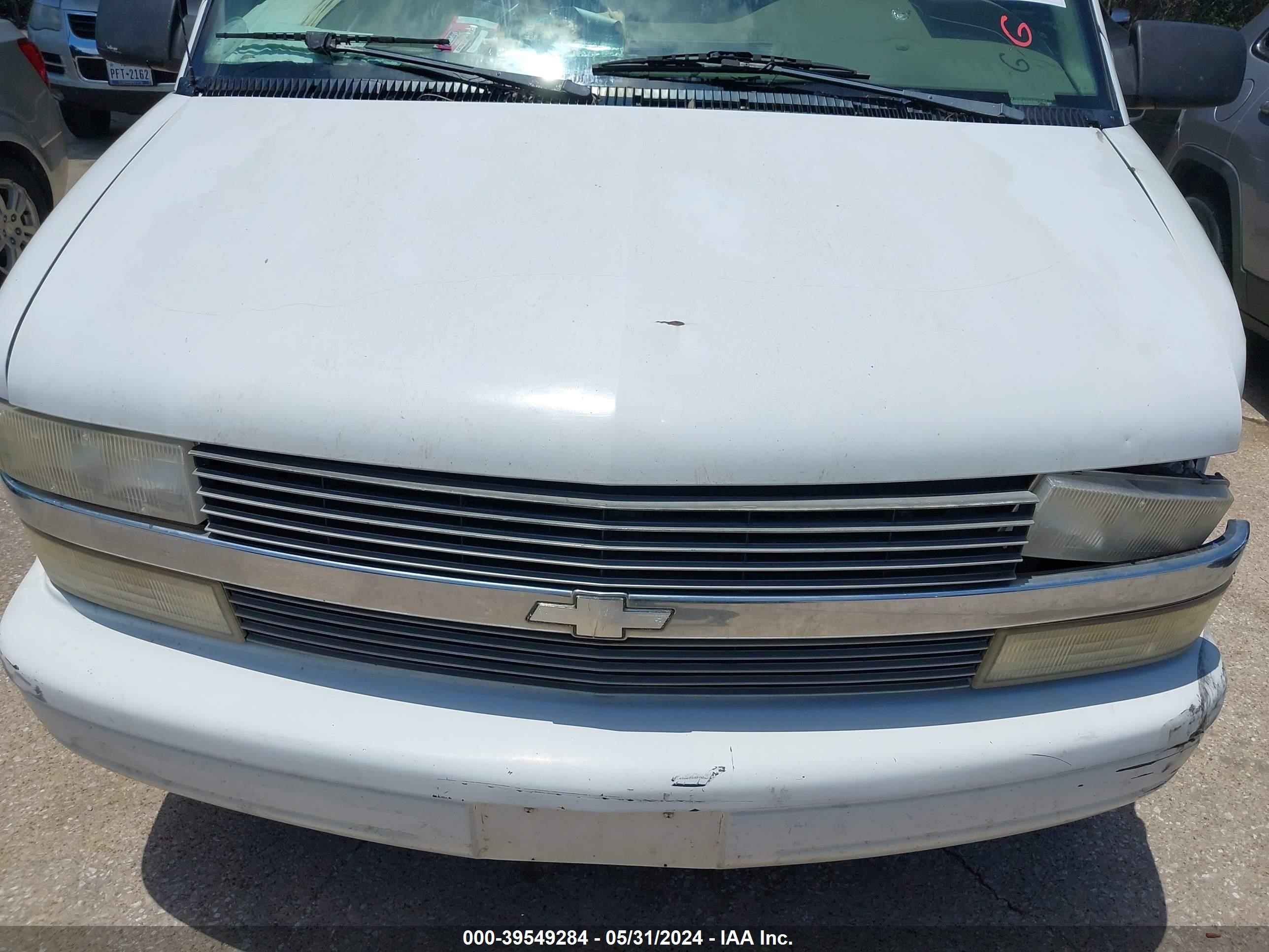 Photo 9 VIN: 1GNDM19W7XB123254 - CHEVROLET ASTRO 