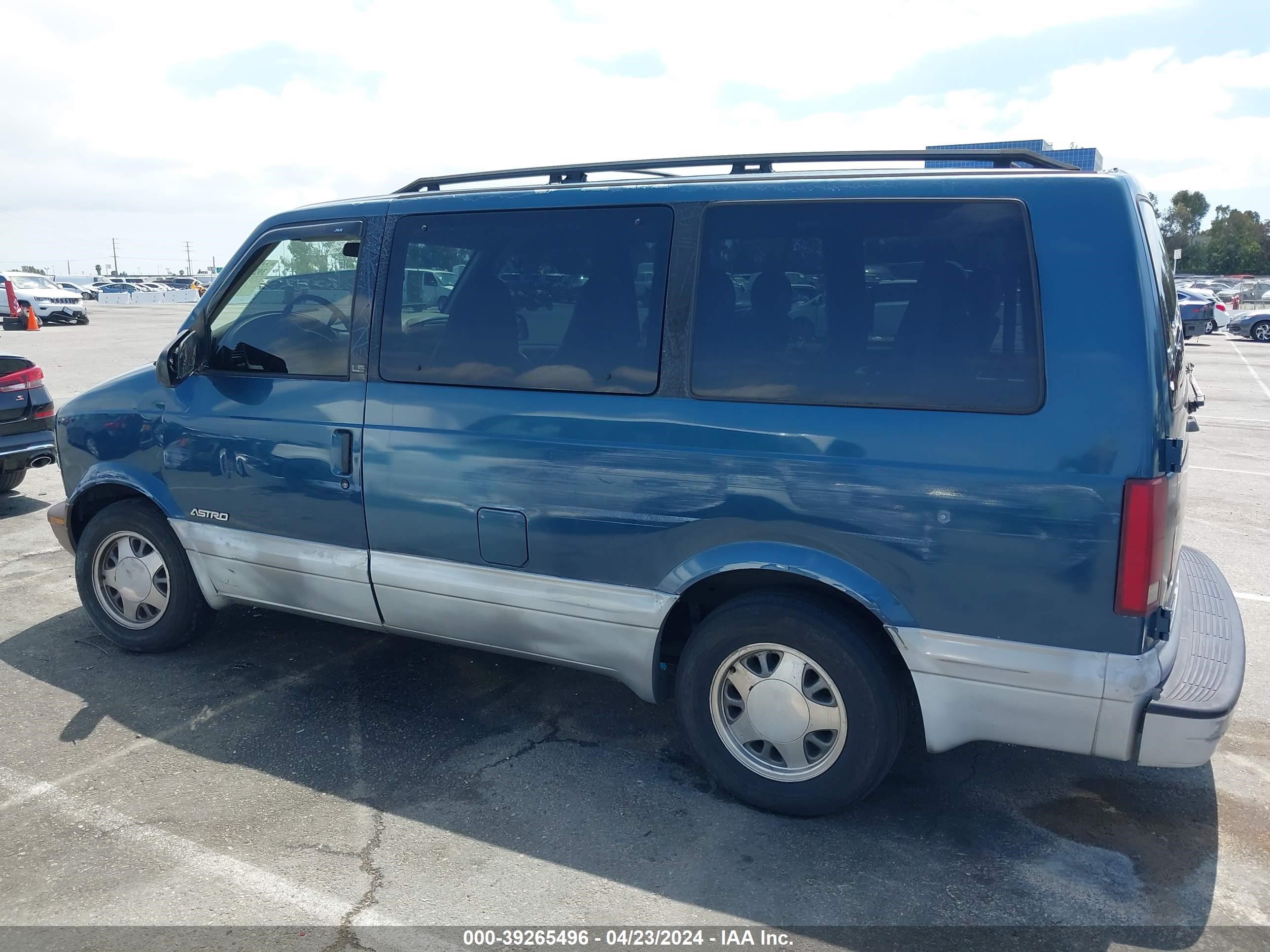 Photo 13 VIN: 1GNDM19W7YB198473 - CHEVROLET ASTRO 