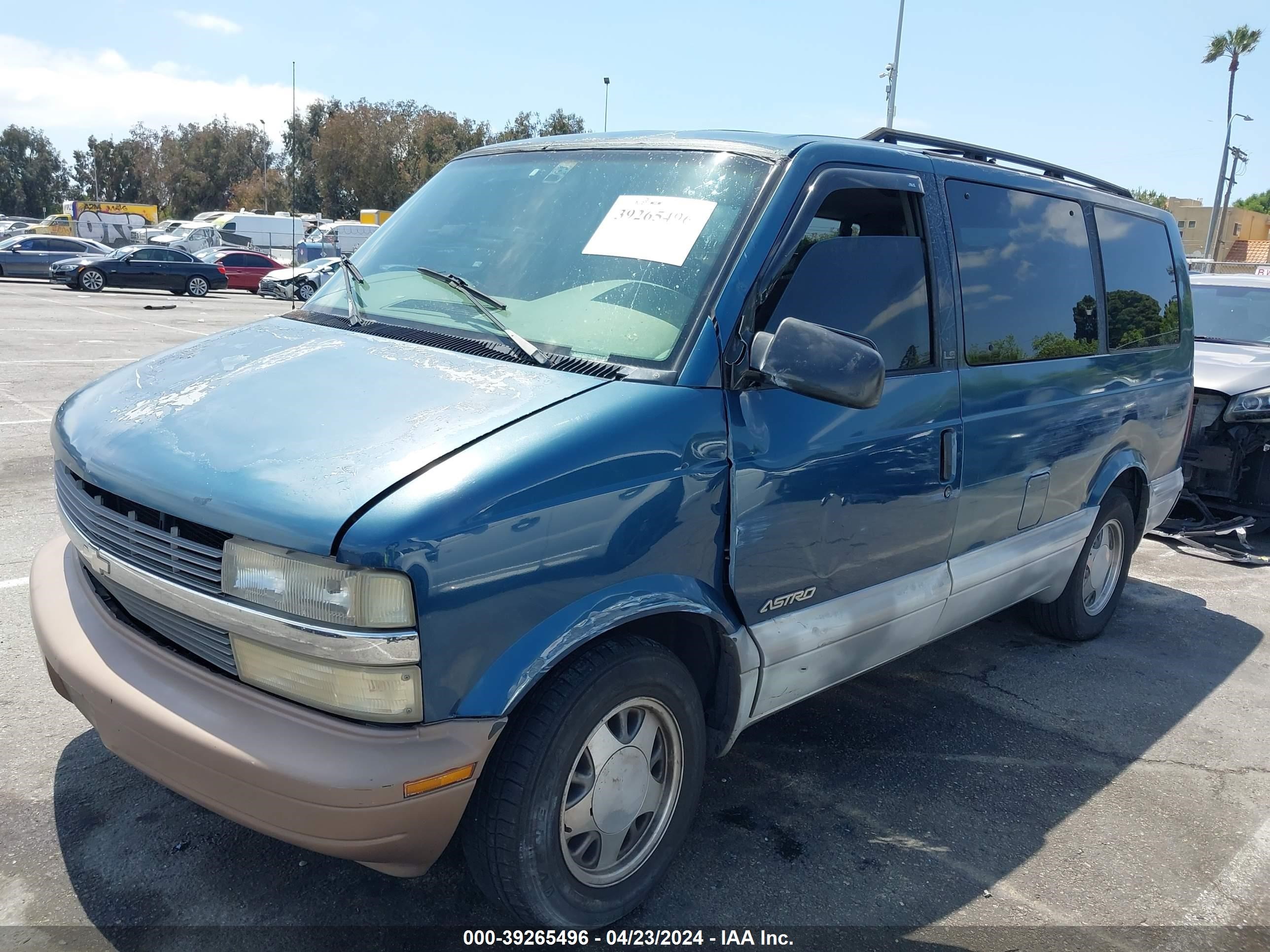 Photo 5 VIN: 1GNDM19W7YB198473 - CHEVROLET ASTRO 