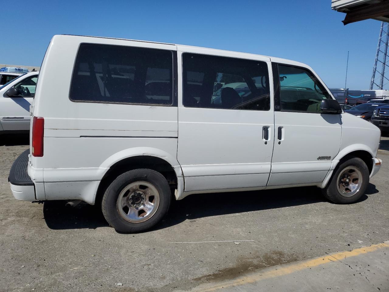 Photo 2 VIN: 1GNDM19W81B133279 - CHEVROLET ASTRO 