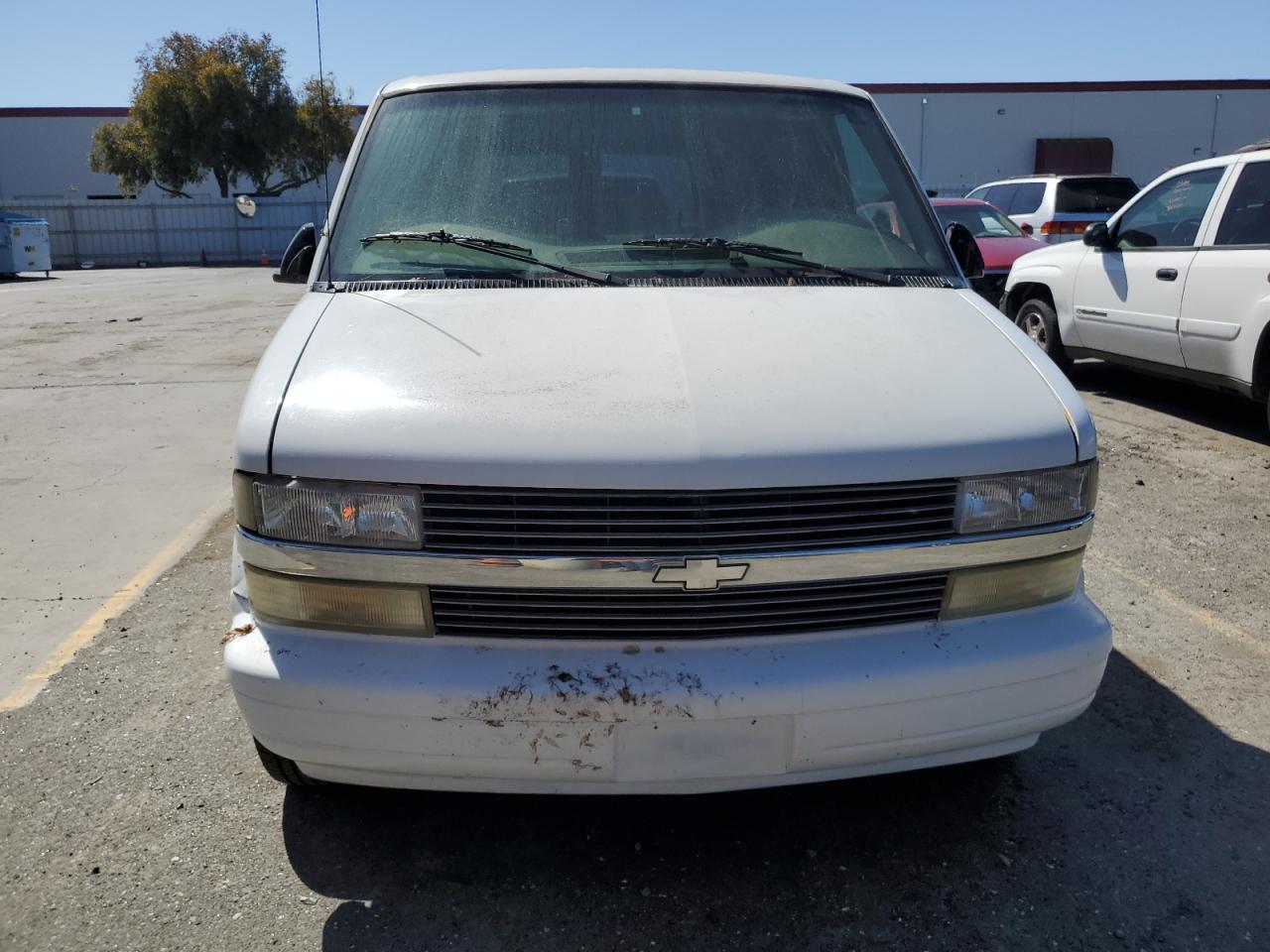 Photo 4 VIN: 1GNDM19W81B133279 - CHEVROLET ASTRO 