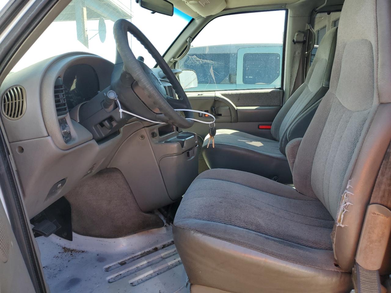 Photo 6 VIN: 1GNDM19W81B133279 - CHEVROLET ASTRO 