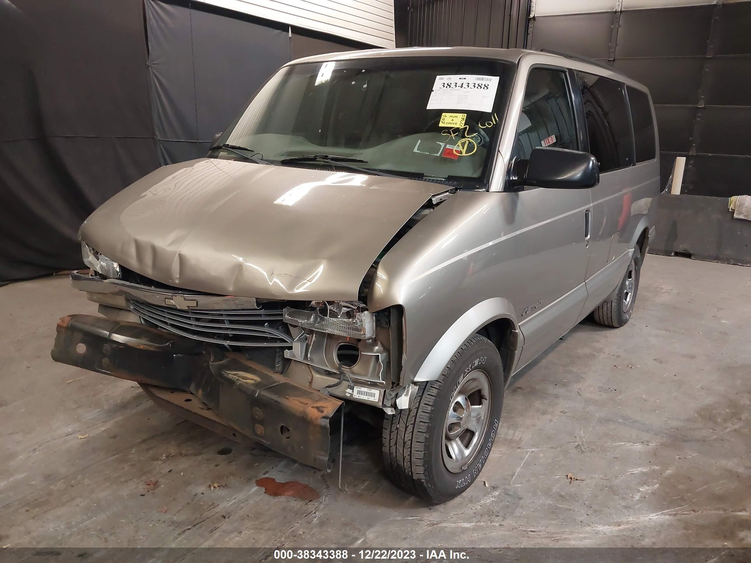 Photo 1 VIN: 1GNDM19W81B155444 - CHEVROLET ASTRO 