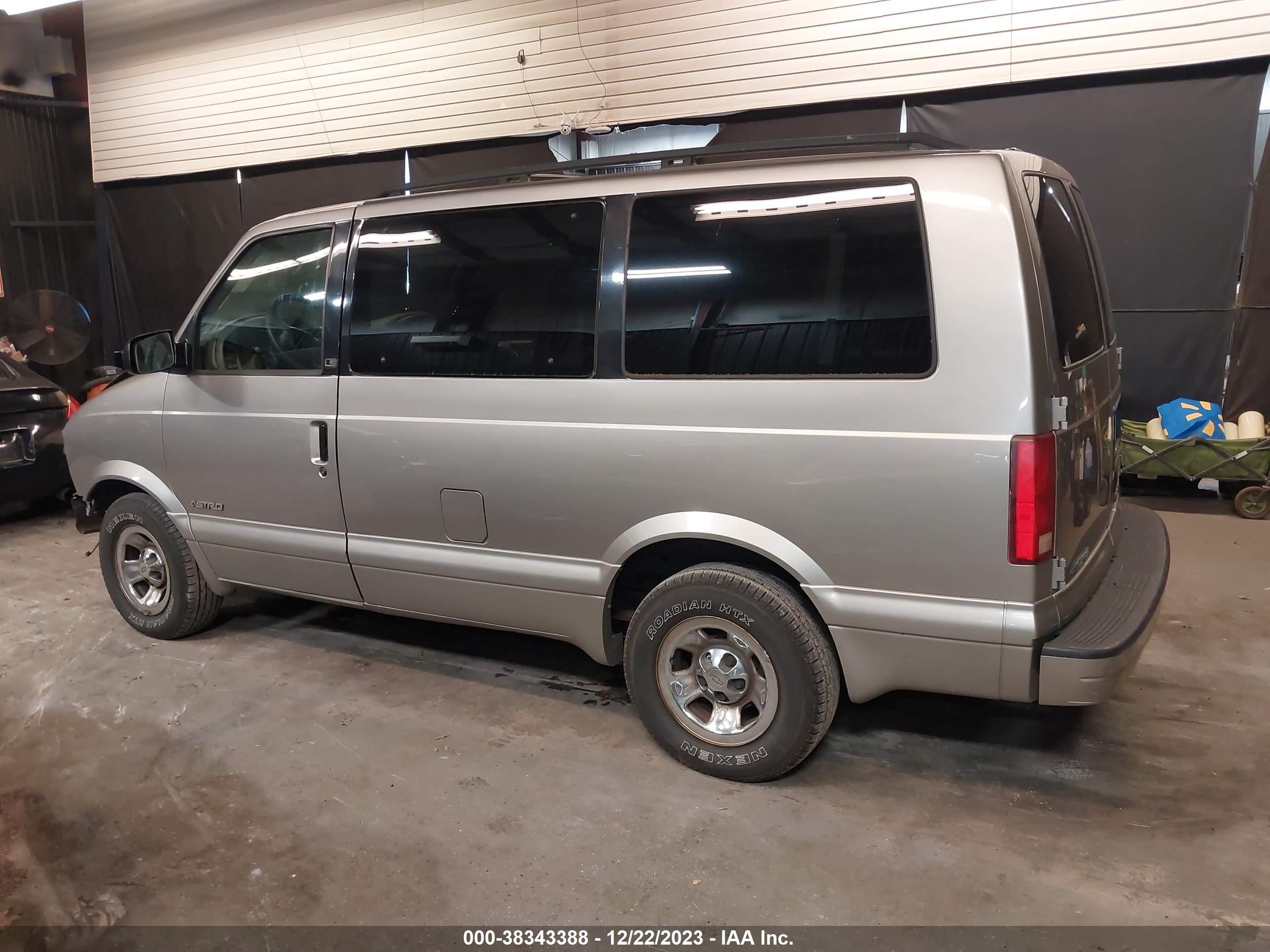 Photo 14 VIN: 1GNDM19W81B155444 - CHEVROLET ASTRO 