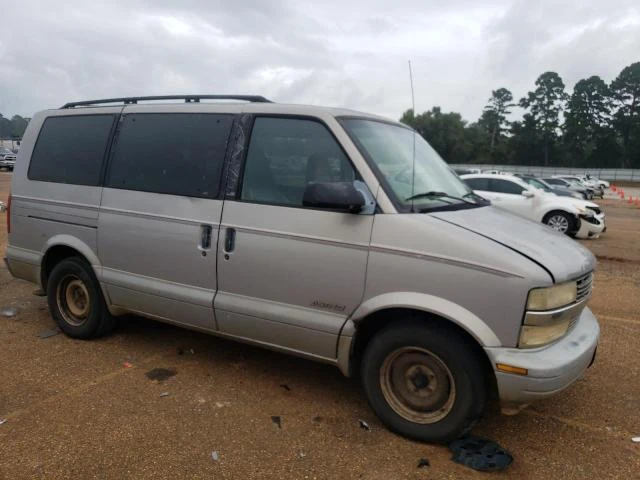 Photo 3 VIN: 1GNDM19W9YB143880 - CHEVROLET ASTRO 