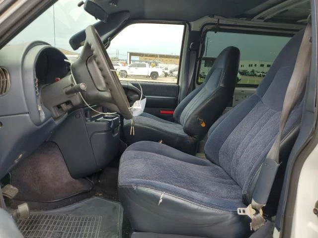 Photo 6 VIN: 1GNDM19W9YB163692 - CHEVROLET ASTRO 