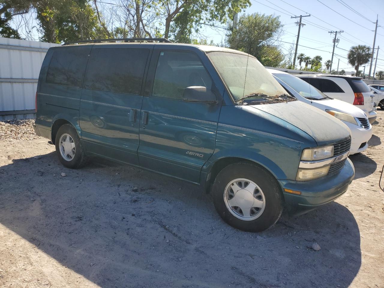 Photo 3 VIN: 1GNDM19W9YB207576 - CHEVROLET ASTRO 