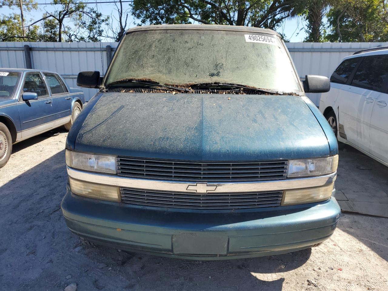 Photo 4 VIN: 1GNDM19W9YB207576 - CHEVROLET ASTRO 