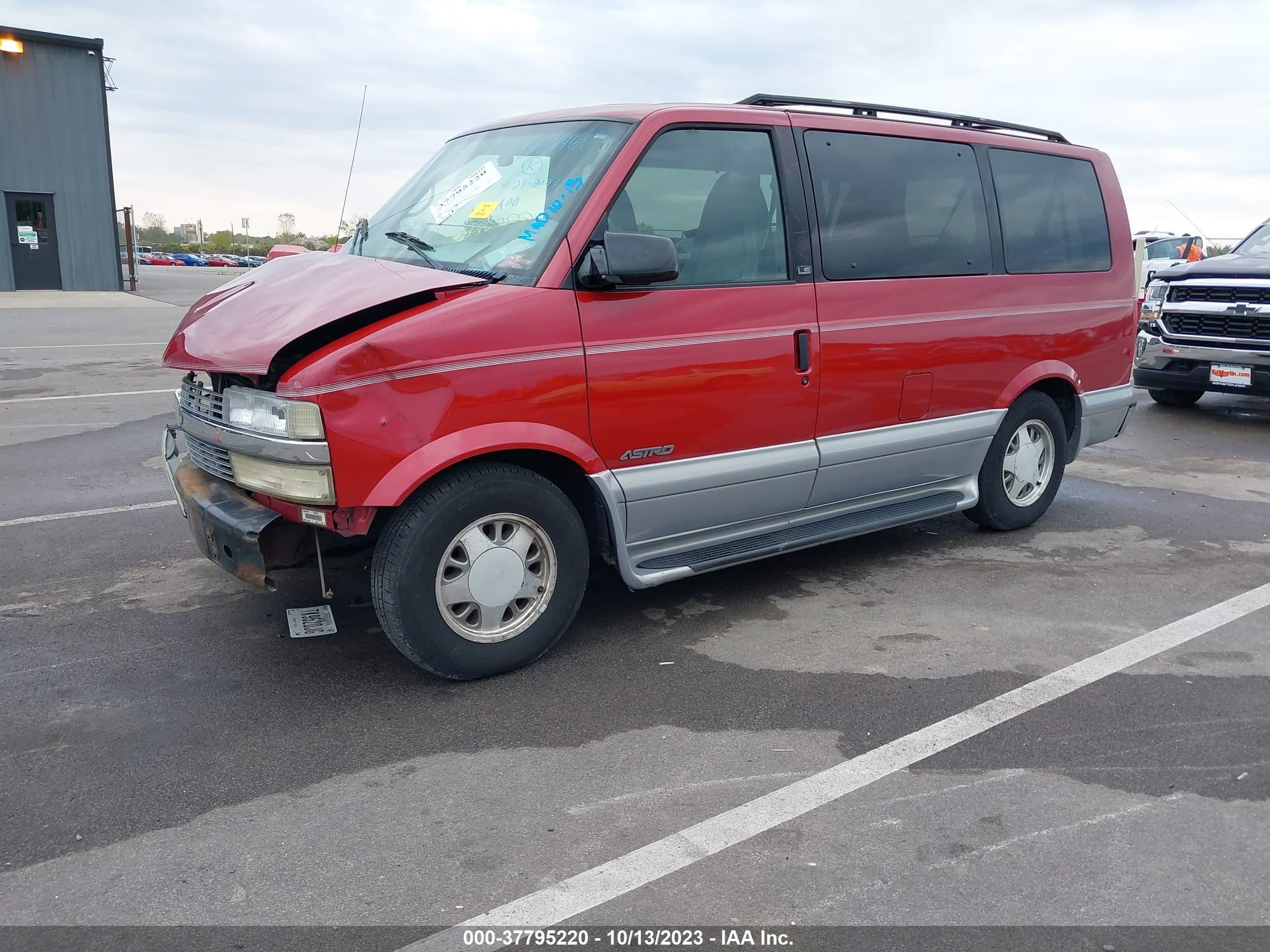 Photo 1 VIN: 1GNDM19W9YB213782 - CHEVROLET ASTRO 