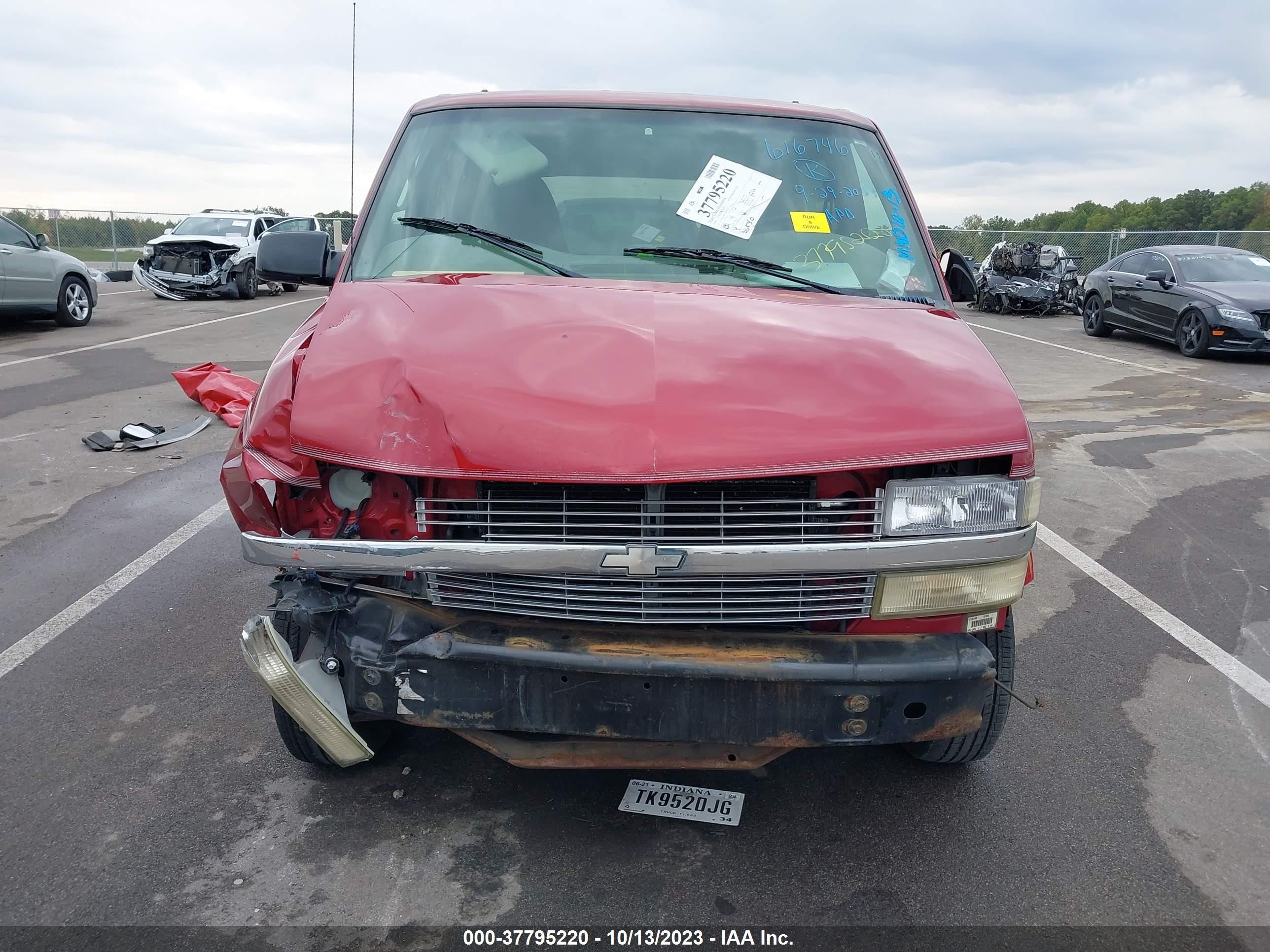 Photo 12 VIN: 1GNDM19W9YB213782 - CHEVROLET ASTRO 