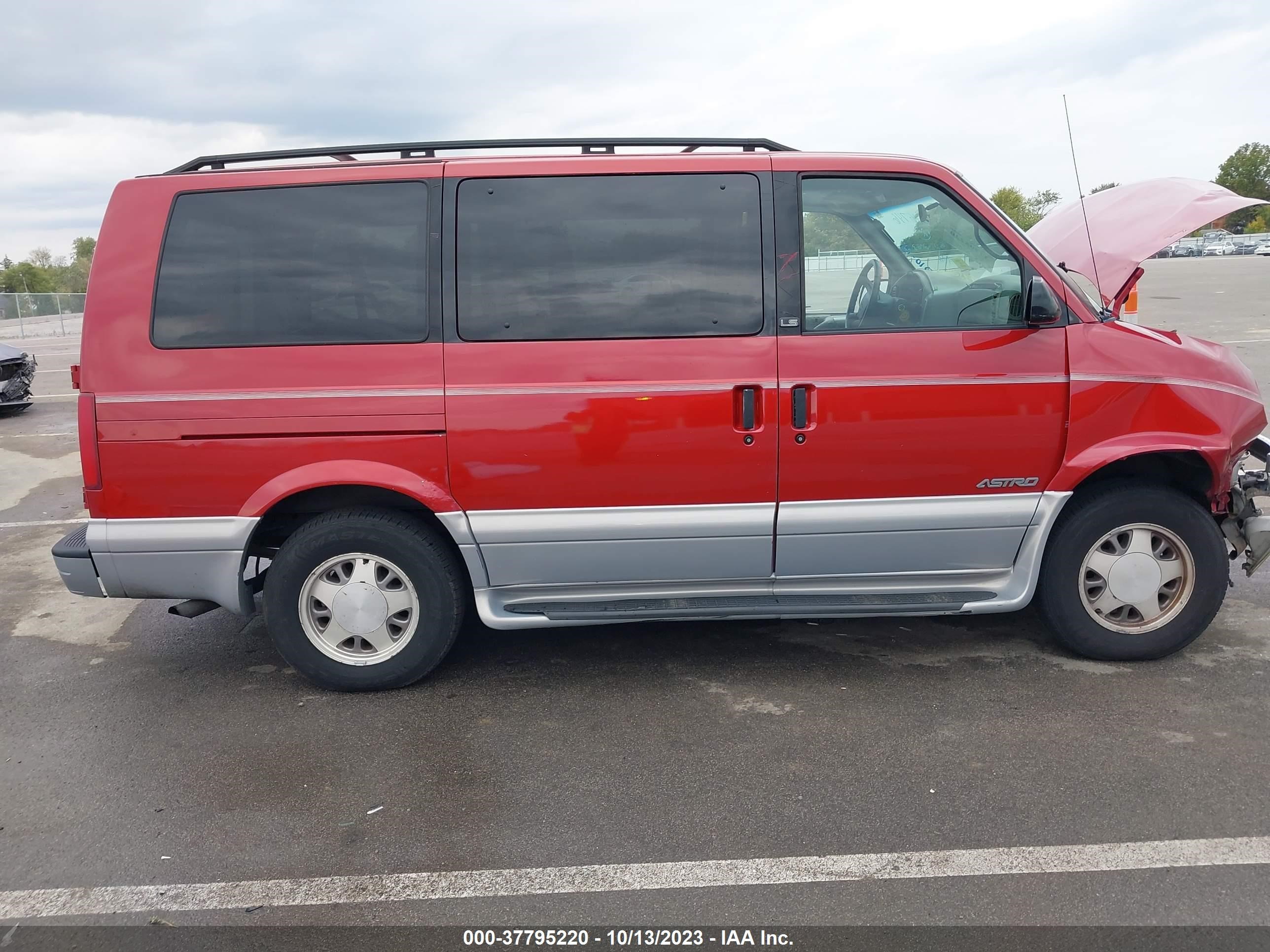 Photo 13 VIN: 1GNDM19W9YB213782 - CHEVROLET ASTRO 