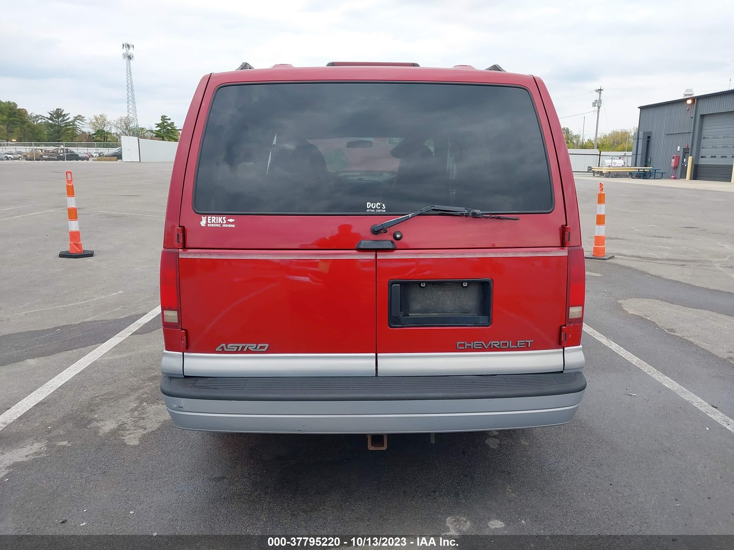 Photo 16 VIN: 1GNDM19W9YB213782 - CHEVROLET ASTRO 