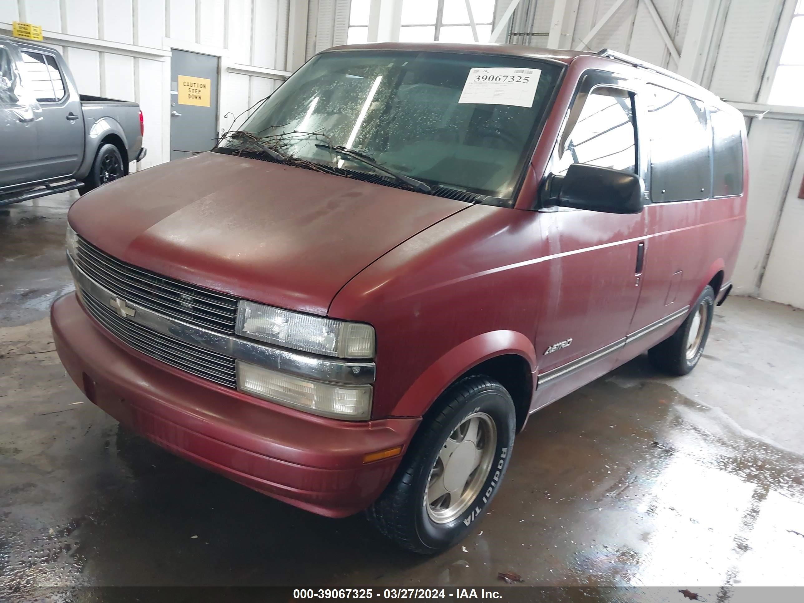 Photo 1 VIN: 1GNDM19WXSB263890 - CHEVROLET ASTRO 