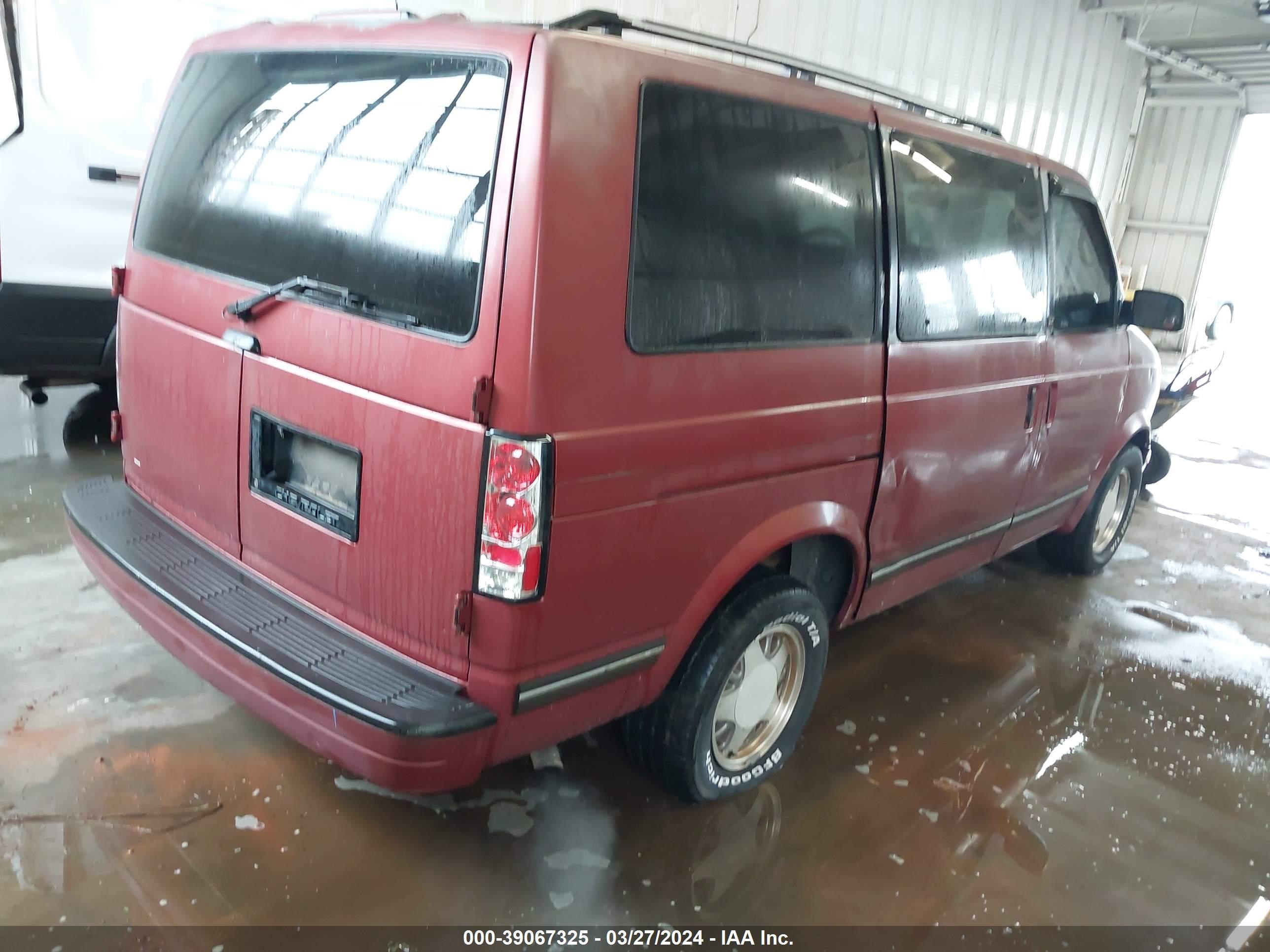 Photo 3 VIN: 1GNDM19WXSB263890 - CHEVROLET ASTRO 