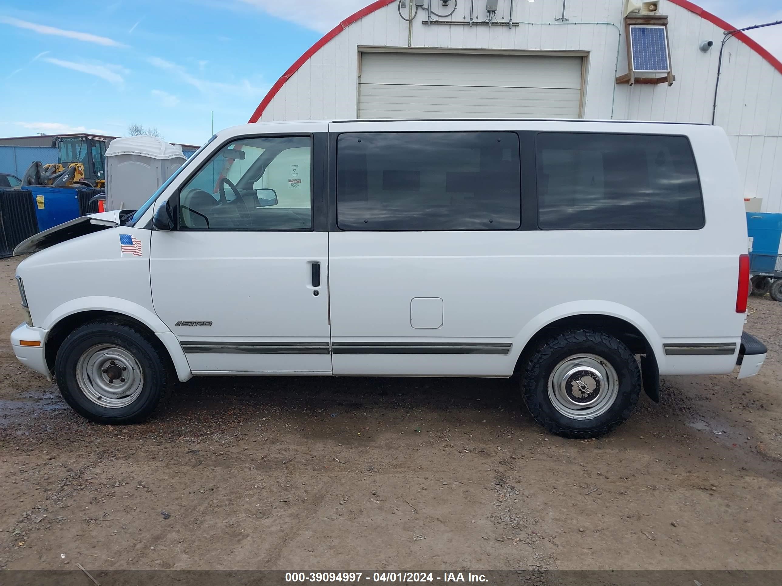 Photo 13 VIN: 1GNDM19WXVB191948 - CHEVROLET ASTRO 