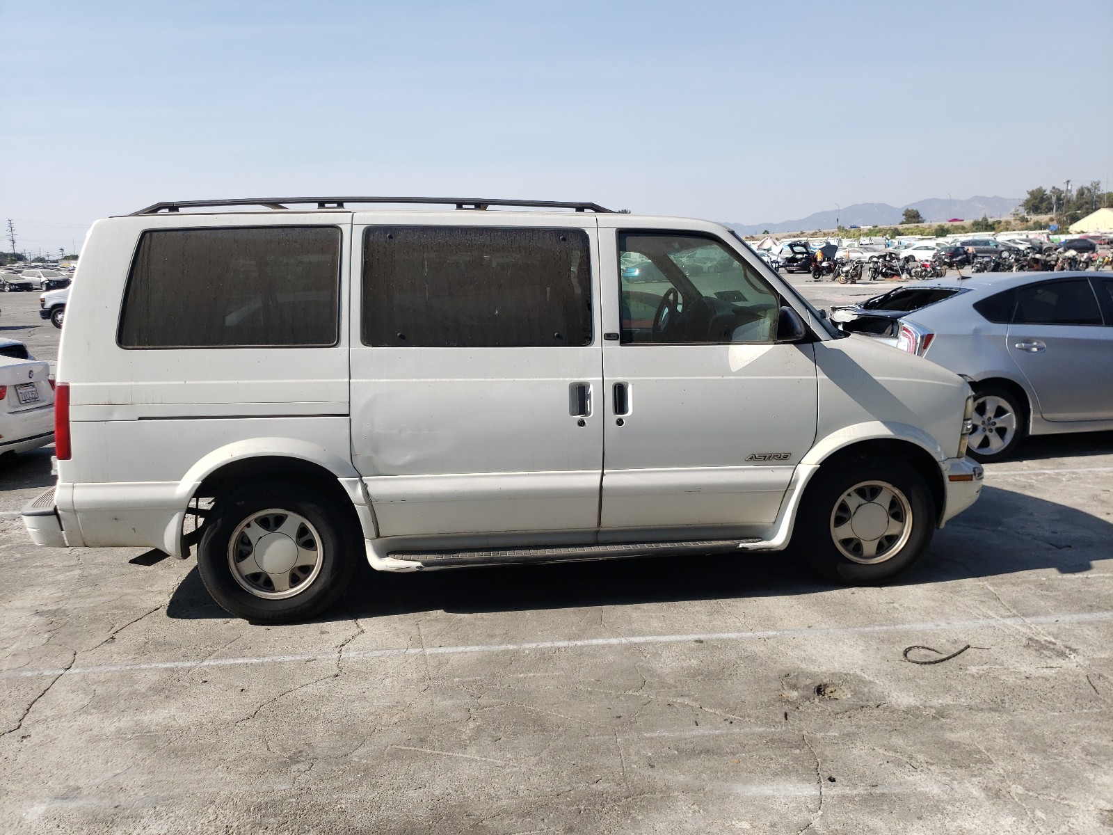 Photo 8 VIN: 1GNDM19X12B116172 - CHEVROLET ASTRO 