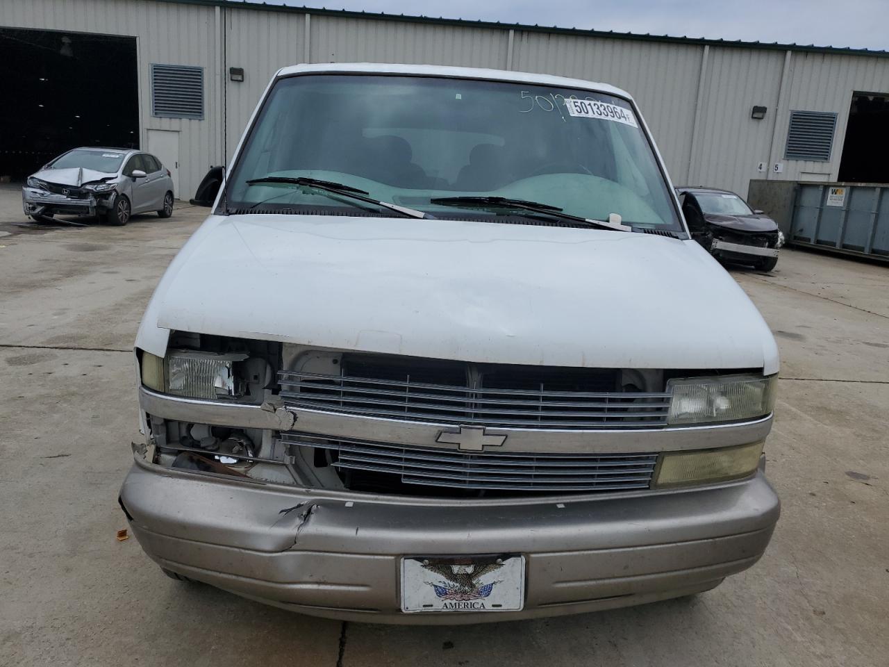 Photo 4 VIN: 1GNDM19X13B127836 - CHEVROLET ASTRO 