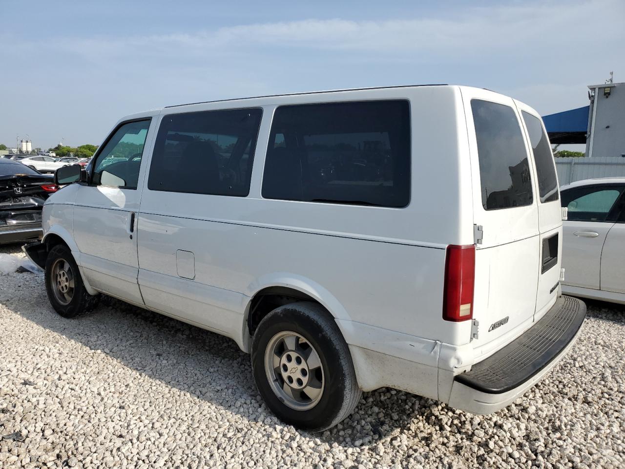 Photo 1 VIN: 1GNDM19X13B136732 - CHEVROLET ASTRO 