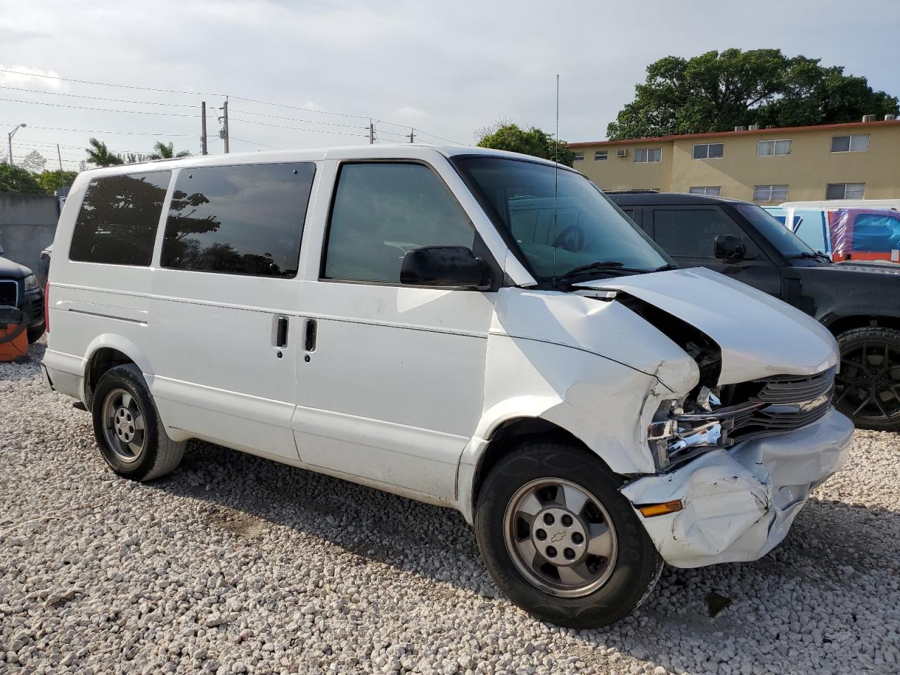 Photo 3 VIN: 1GNDM19X13B136732 - CHEVROLET ASTRO 