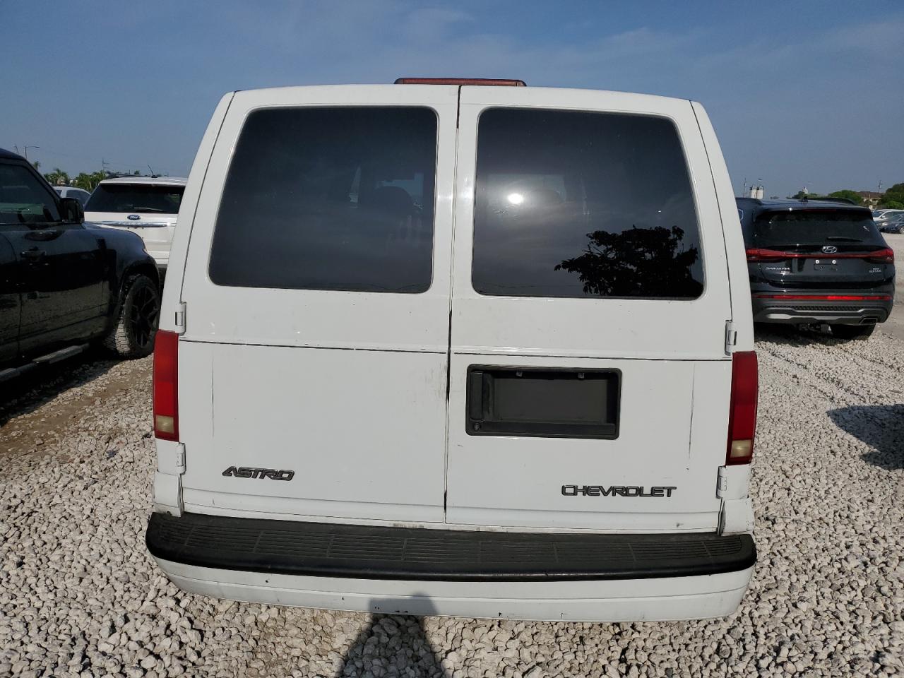 Photo 5 VIN: 1GNDM19X13B136732 - CHEVROLET ASTRO 