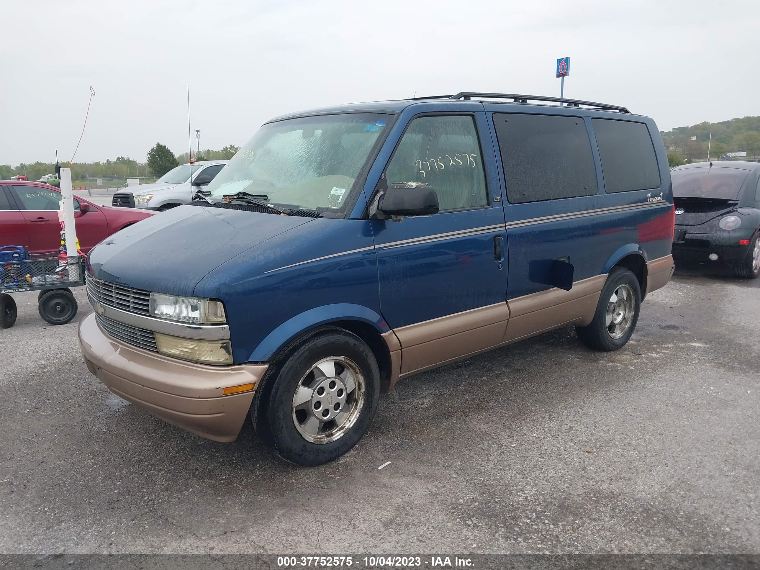 Photo 1 VIN: 1GNDM19X13B150923 - CHEVROLET ASTRO 