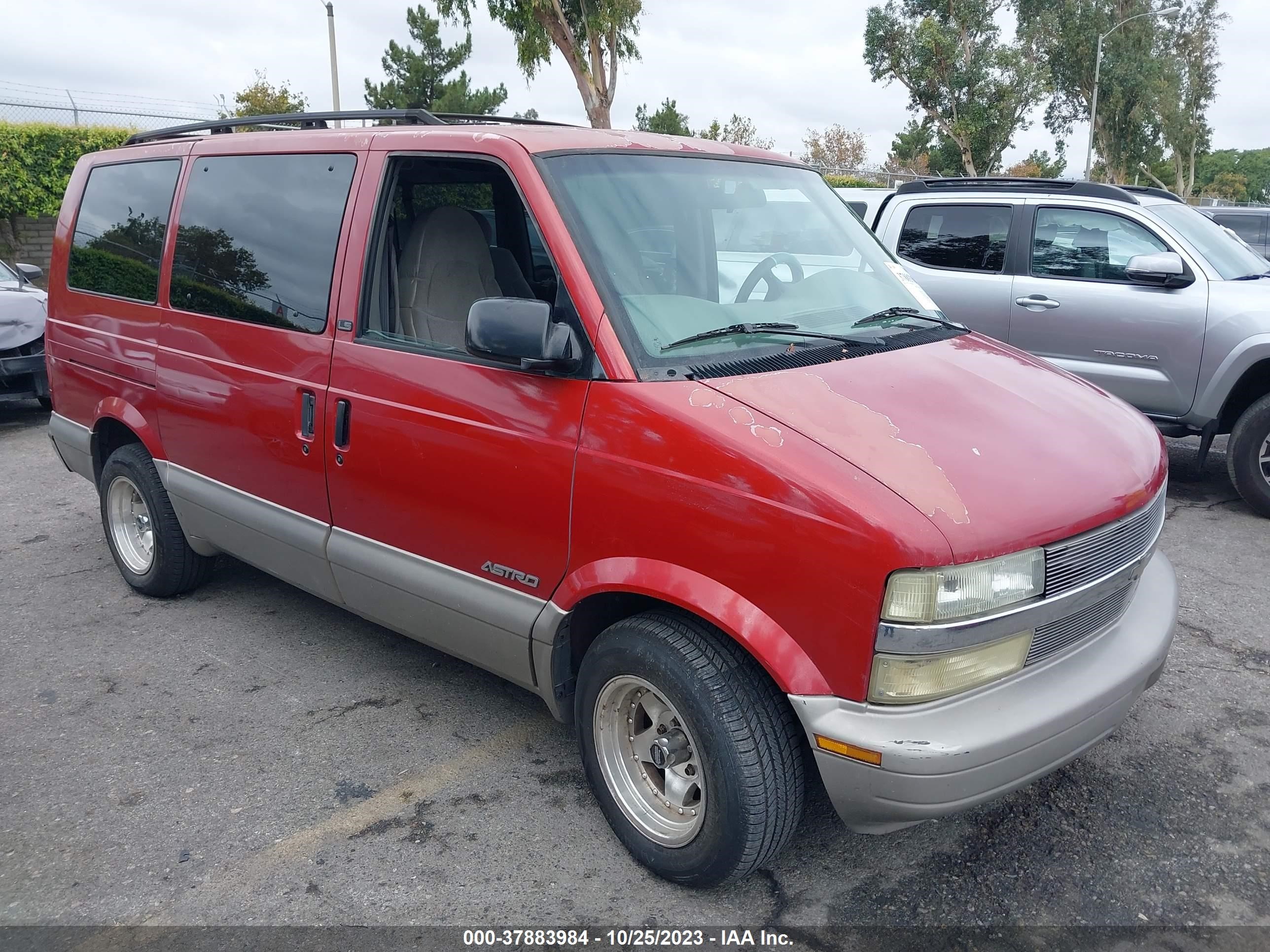 Photo 0 VIN: 1GNDM19X22B100241 - CHEVROLET ASTRO 