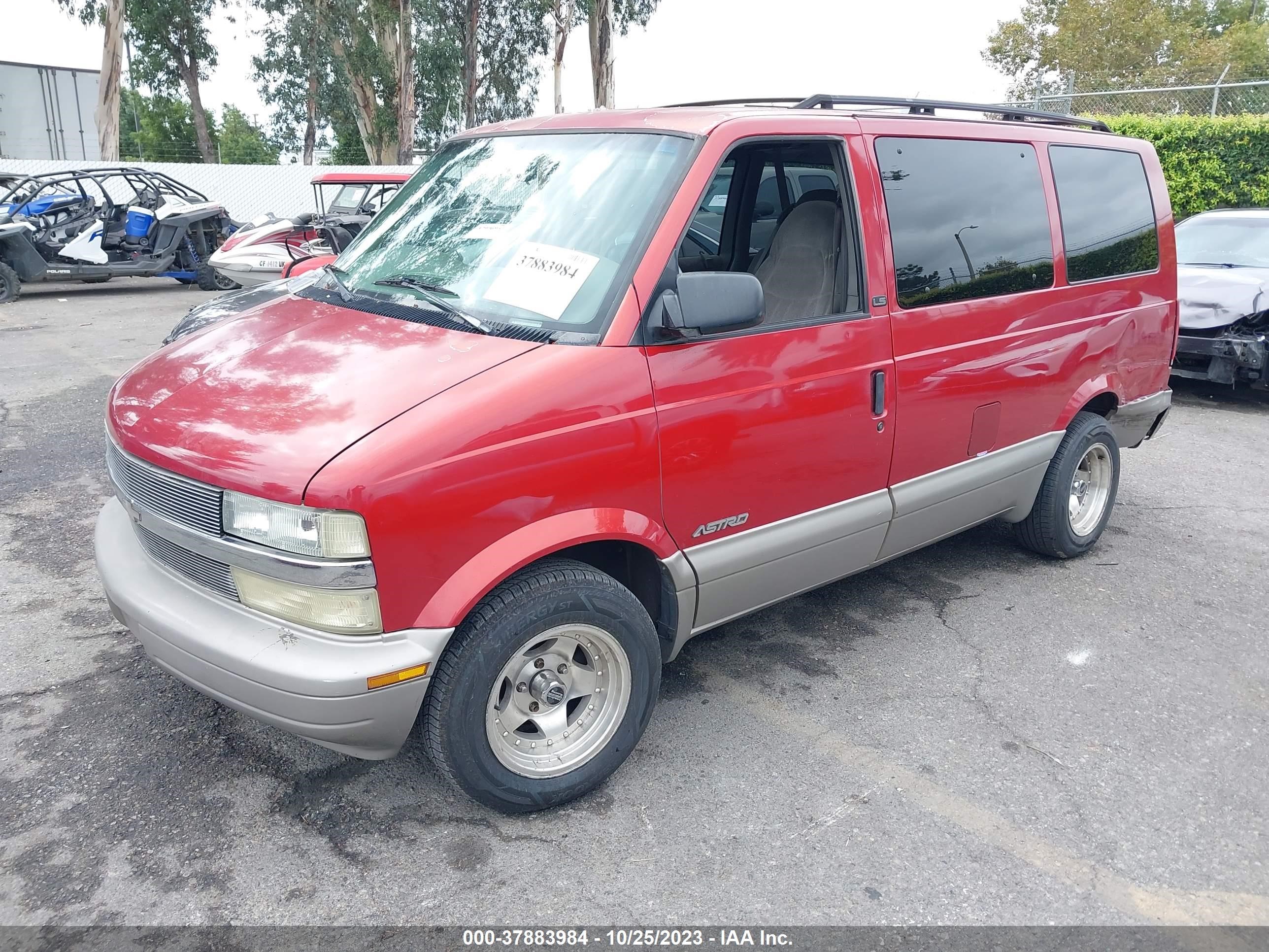 Photo 1 VIN: 1GNDM19X22B100241 - CHEVROLET ASTRO 