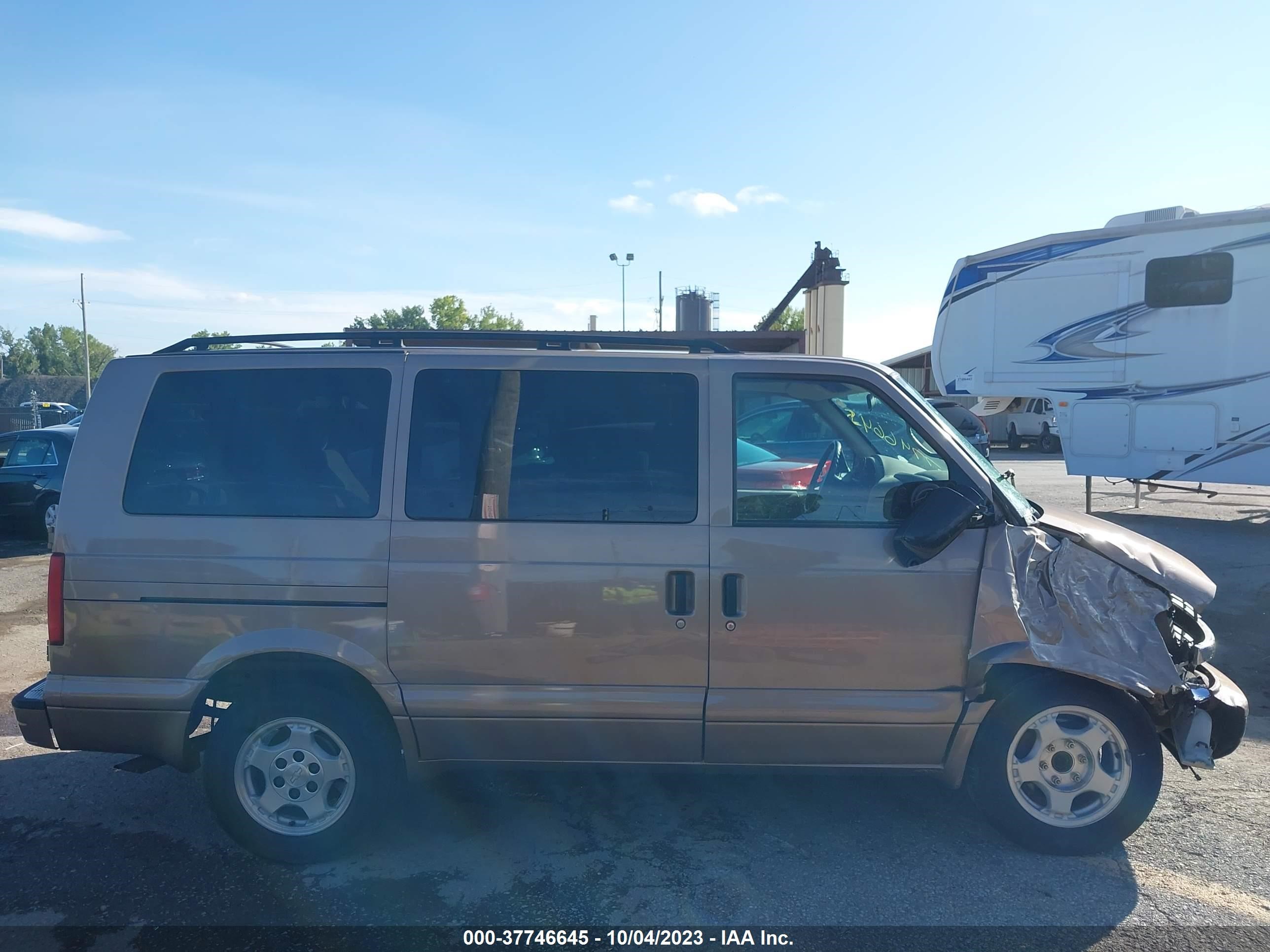 Photo 12 VIN: 1GNDM19X25B112426 - CHEVROLET ASTRO 