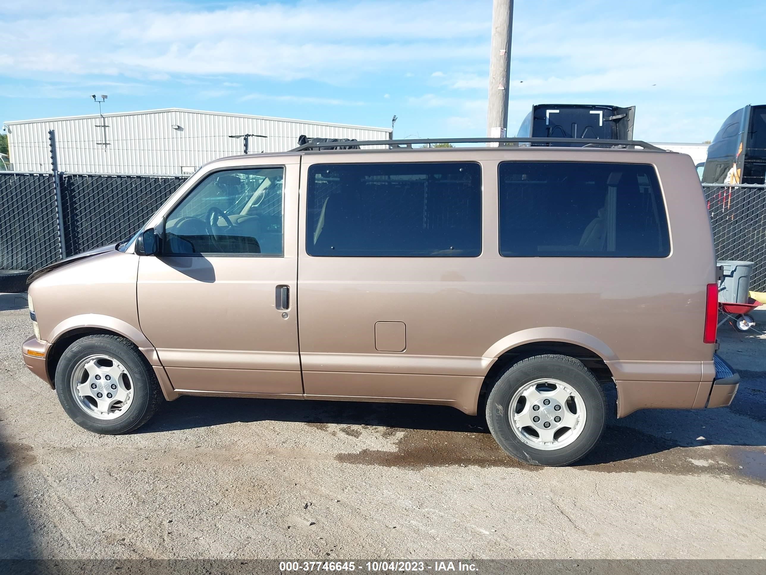 Photo 13 VIN: 1GNDM19X25B112426 - CHEVROLET ASTRO 