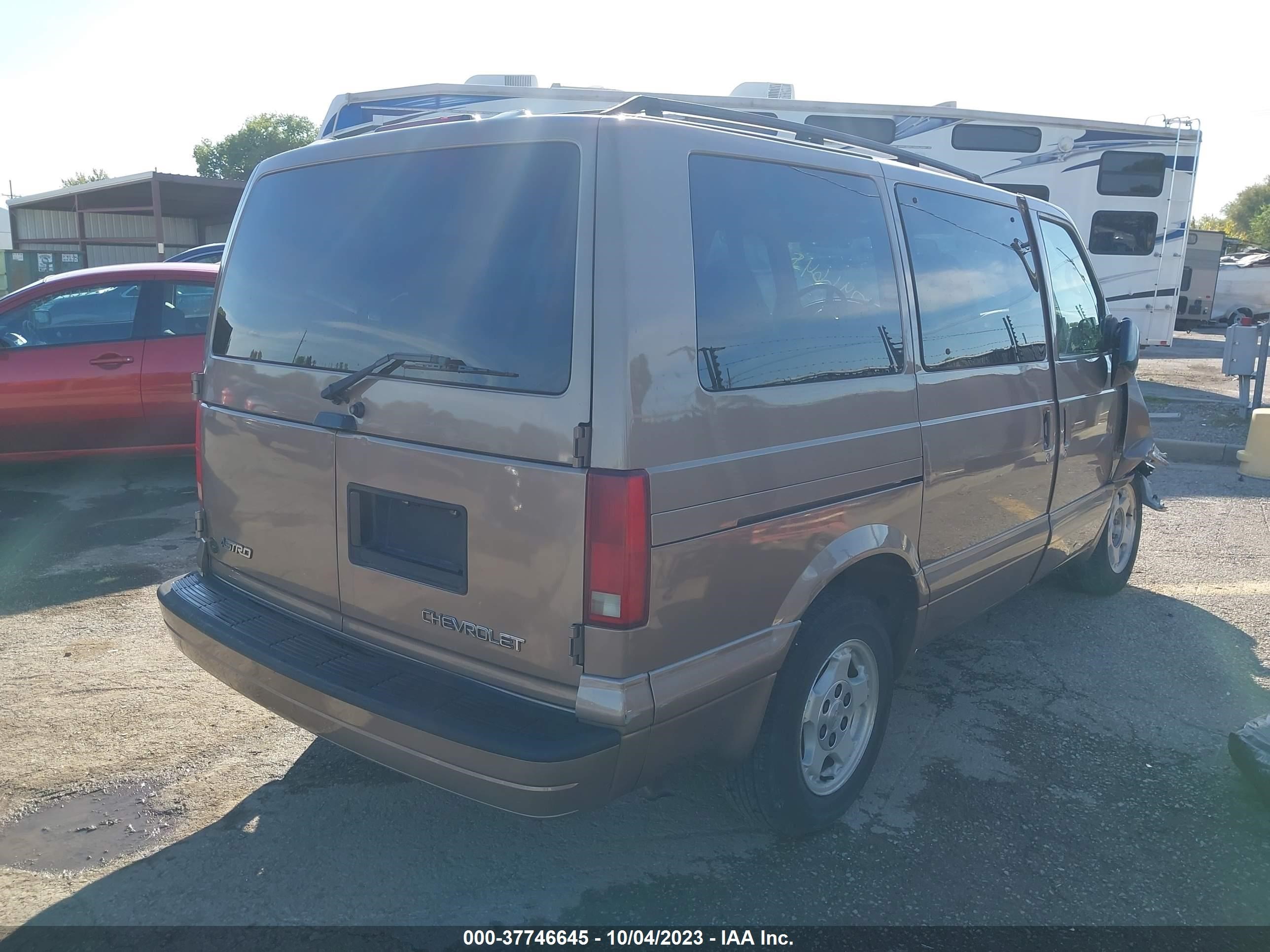 Photo 3 VIN: 1GNDM19X25B112426 - CHEVROLET ASTRO 