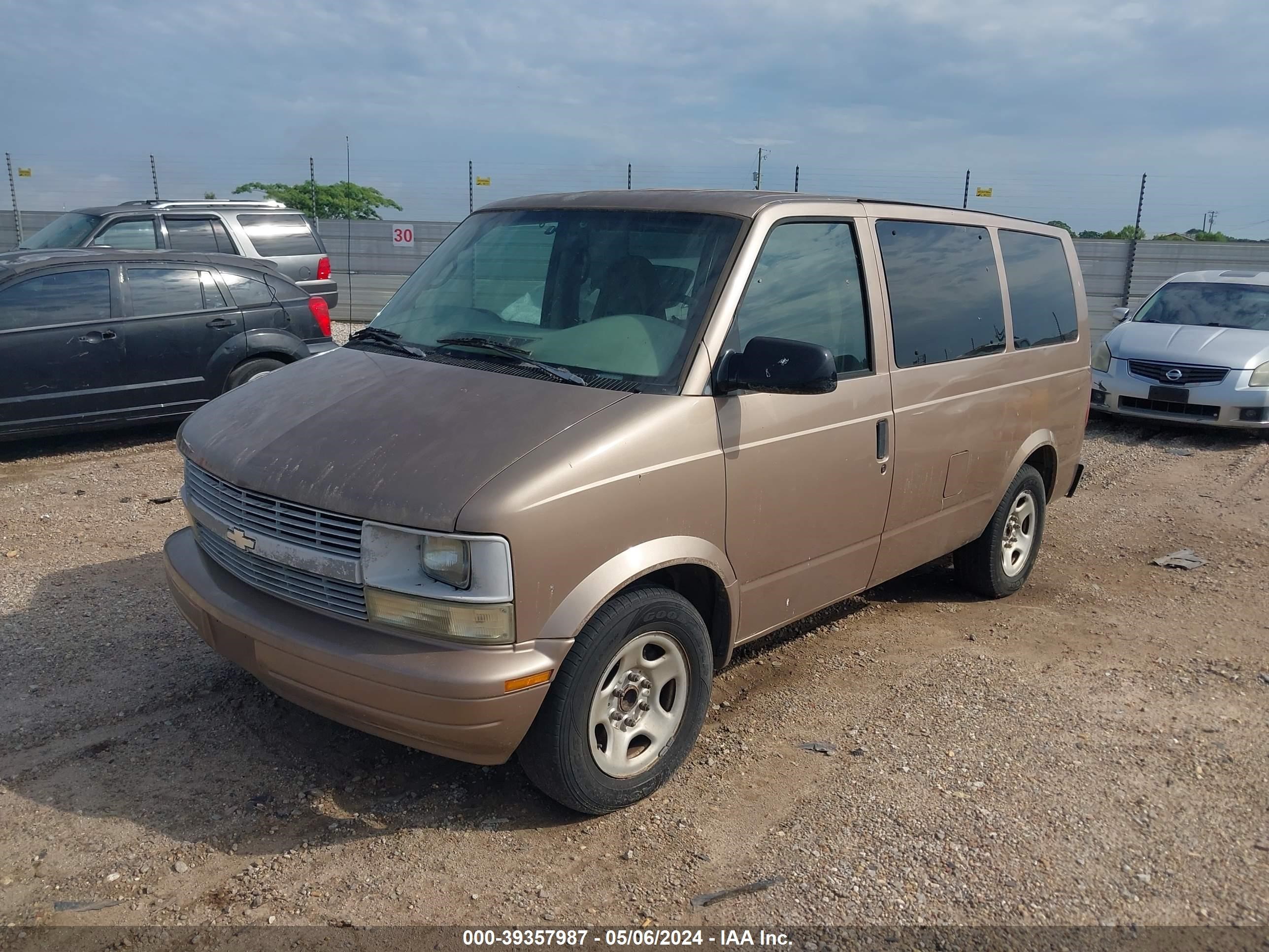 Photo 1 VIN: 1GNDM19X34B126091 - CHEVROLET ASTRO 