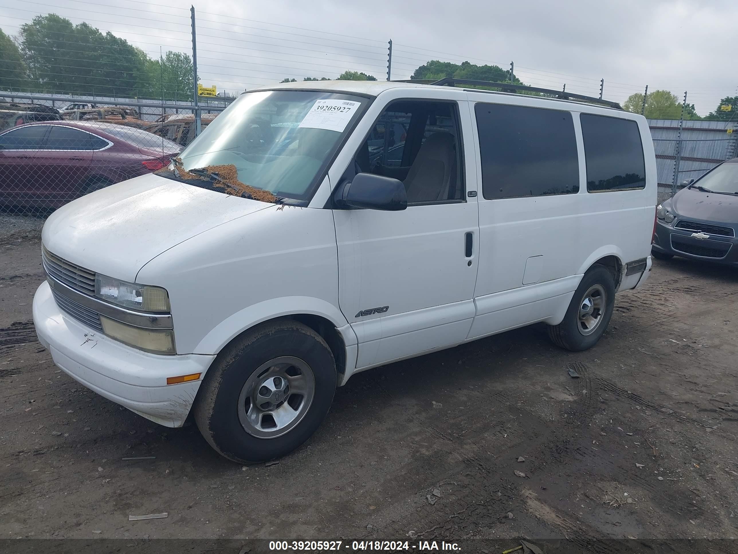 Photo 1 VIN: 1GNDM19X42B107398 - CHEVROLET ASTRO 