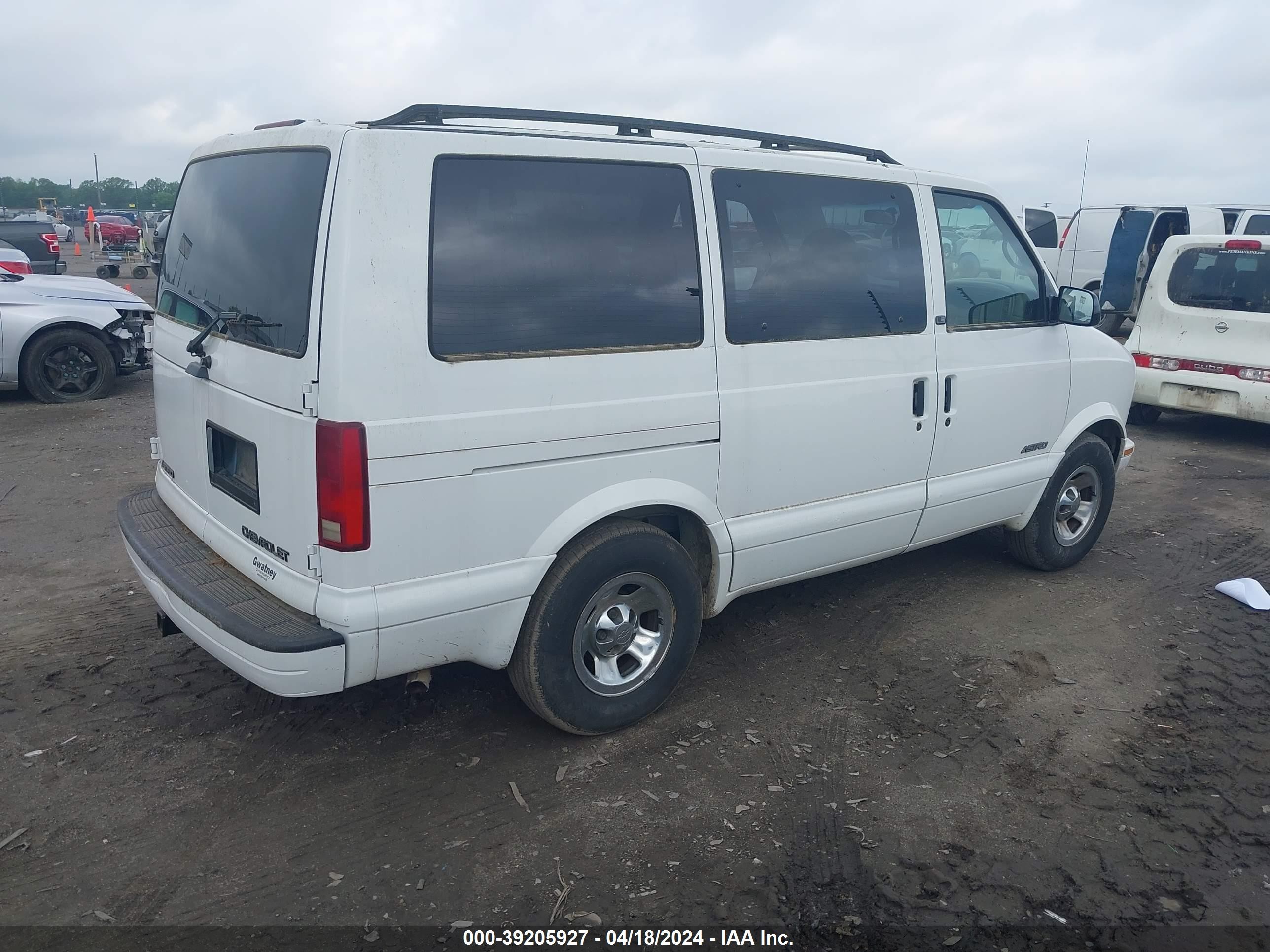 Photo 3 VIN: 1GNDM19X42B107398 - CHEVROLET ASTRO 