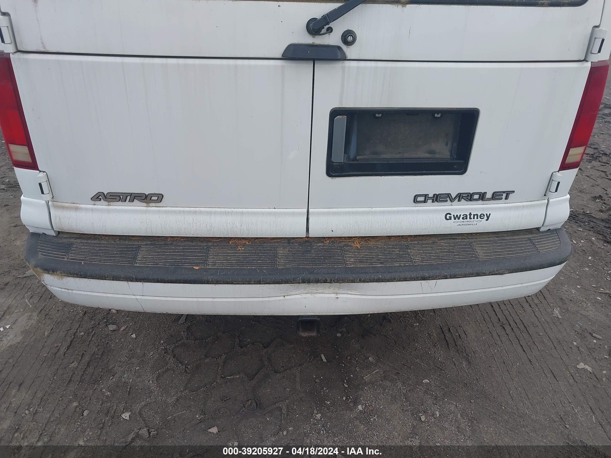 Photo 5 VIN: 1GNDM19X42B107398 - CHEVROLET ASTRO 