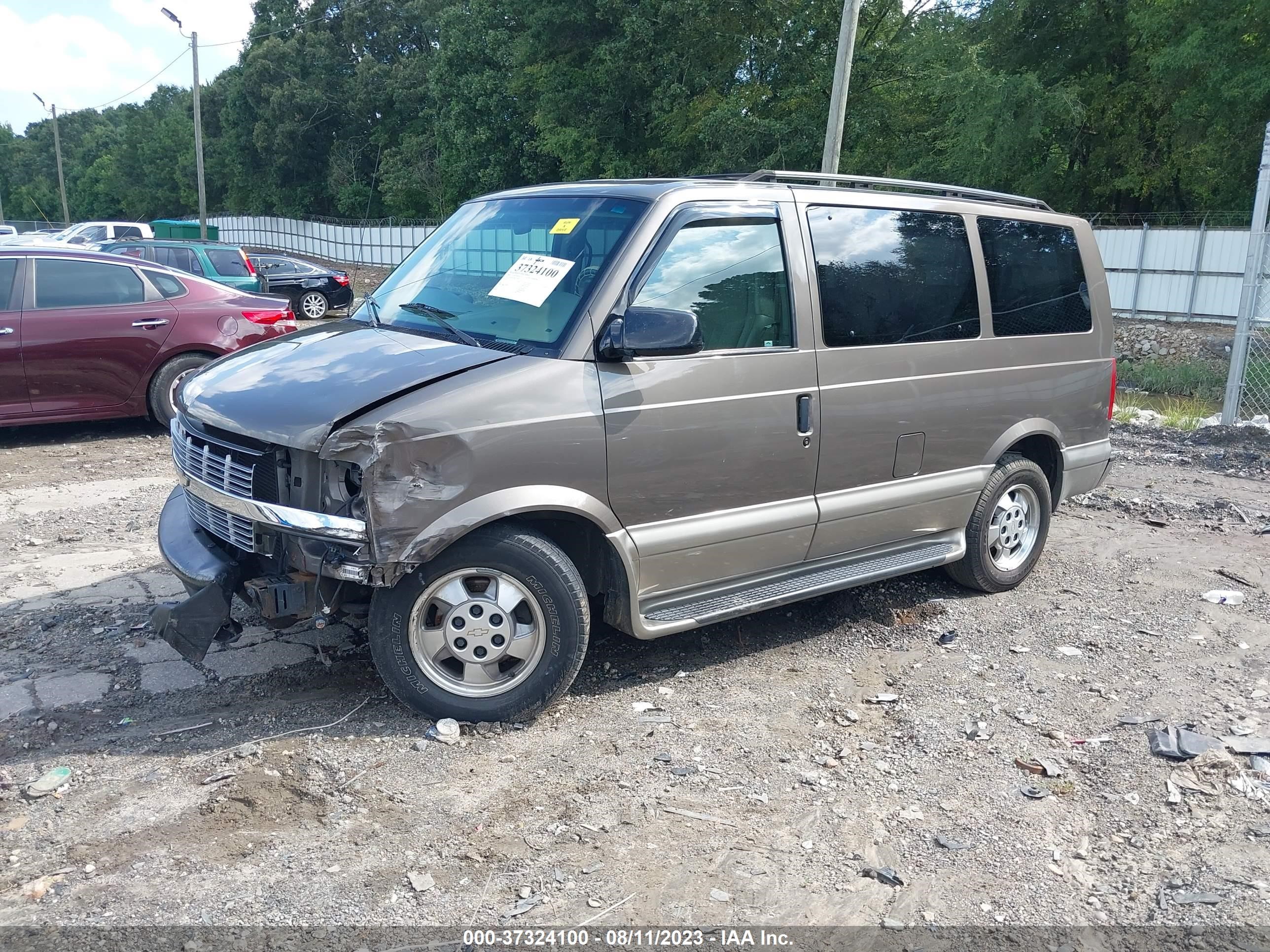 Photo 1 VIN: 1GNDM19X43B113543 - CHEVROLET ASTRO 