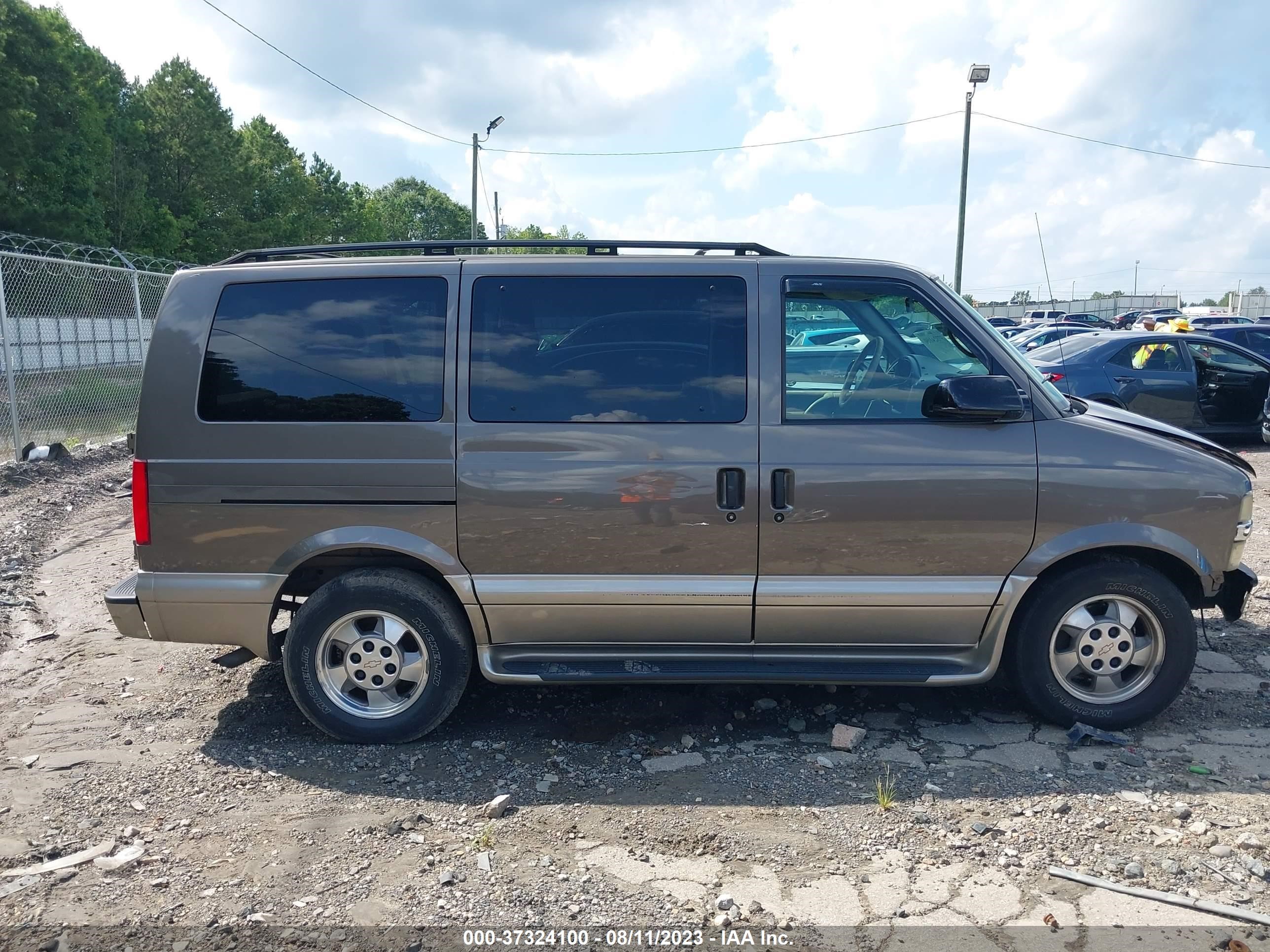 Photo 13 VIN: 1GNDM19X43B113543 - CHEVROLET ASTRO 