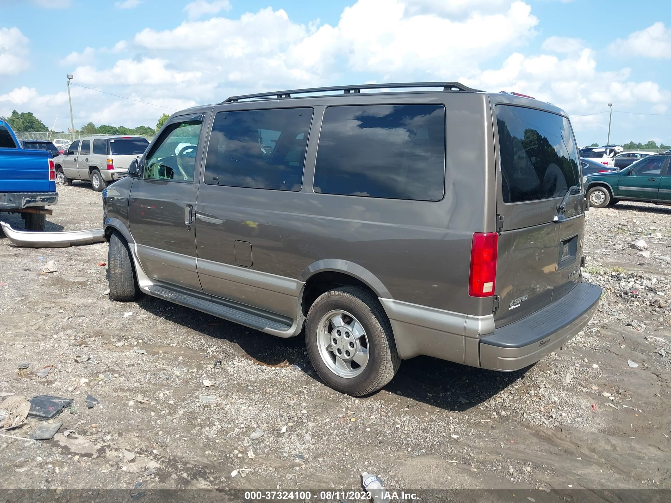 Photo 2 VIN: 1GNDM19X43B113543 - CHEVROLET ASTRO 