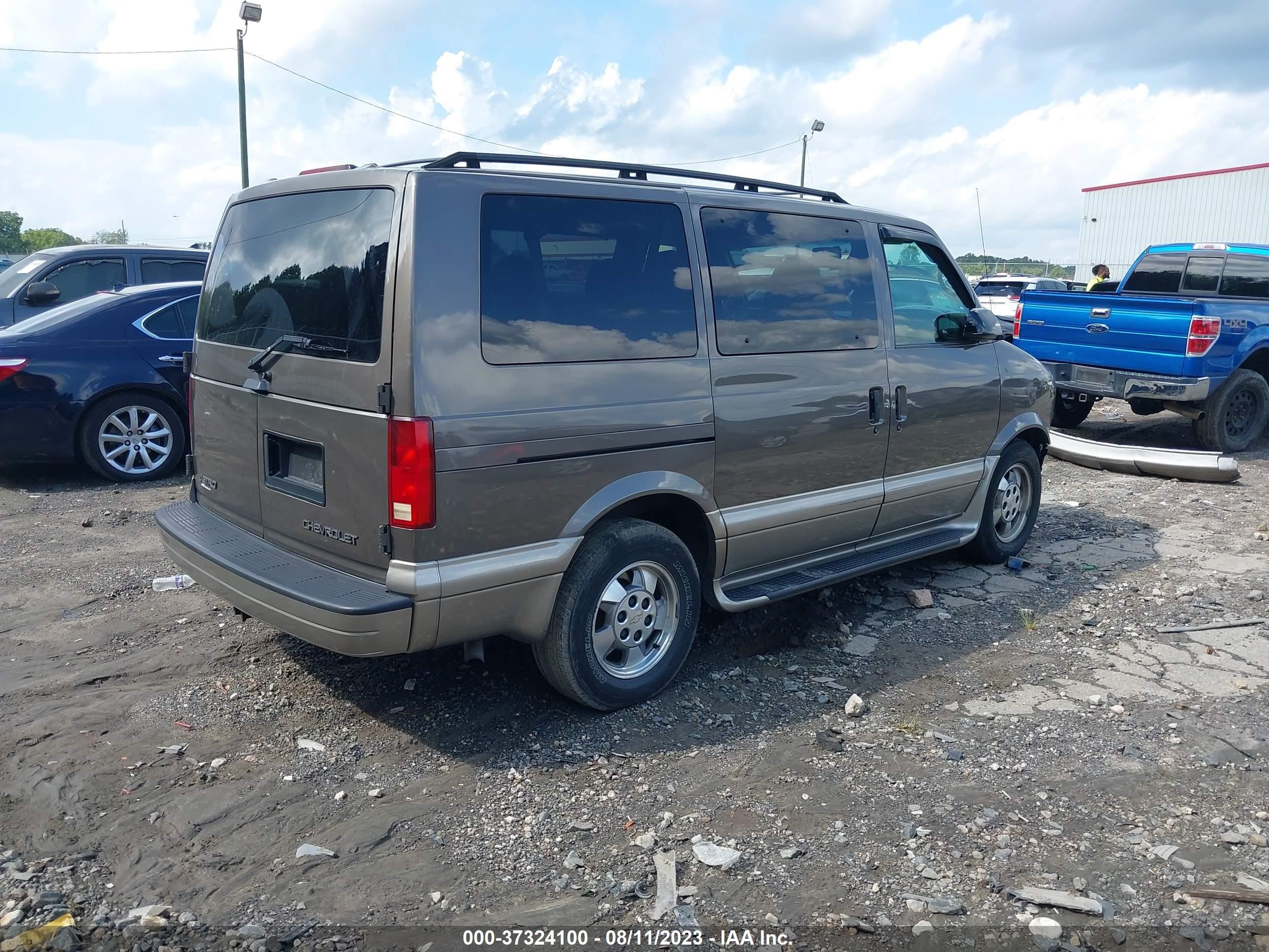 Photo 3 VIN: 1GNDM19X43B113543 - CHEVROLET ASTRO 