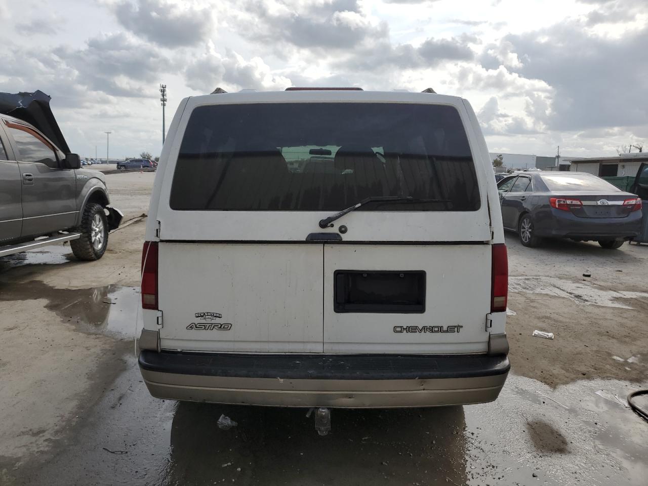 Photo 5 VIN: 1GNDM19X45B130989 - CHEVROLET ASTRO 