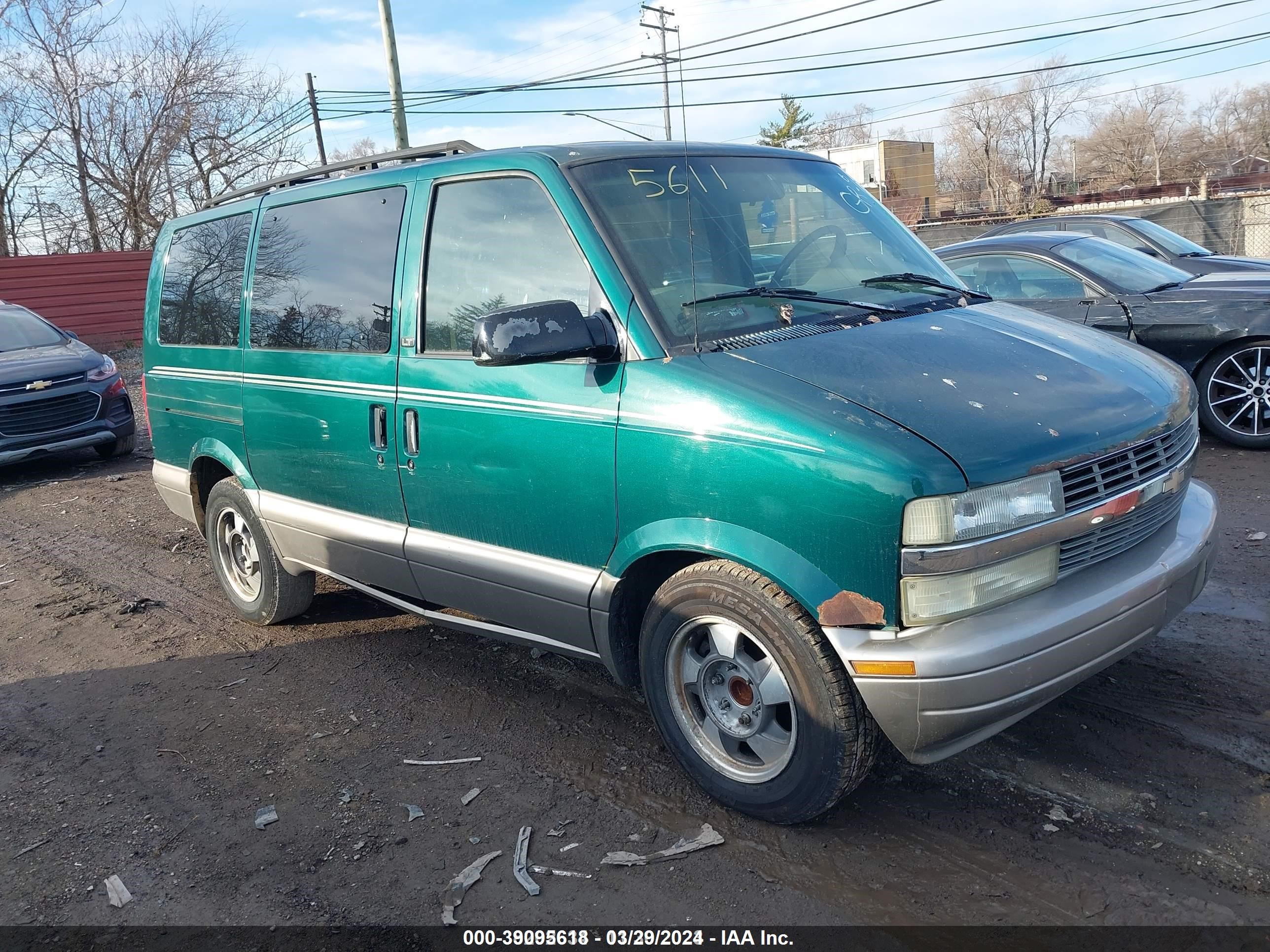 Photo 1 VIN: 1GNDM19X53B115611 - CHEVROLET ASTRO 