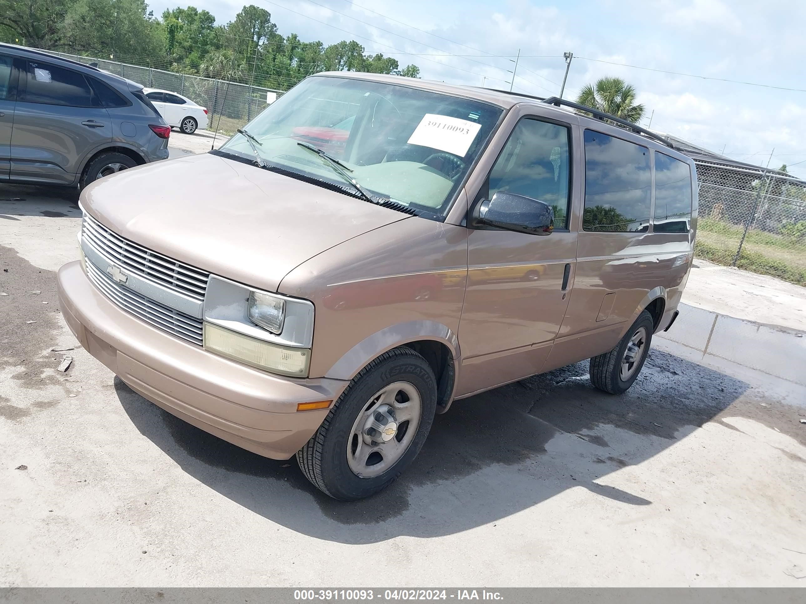 Photo 1 VIN: 1GNDM19X54B111592 - CHEVROLET ASTRO 