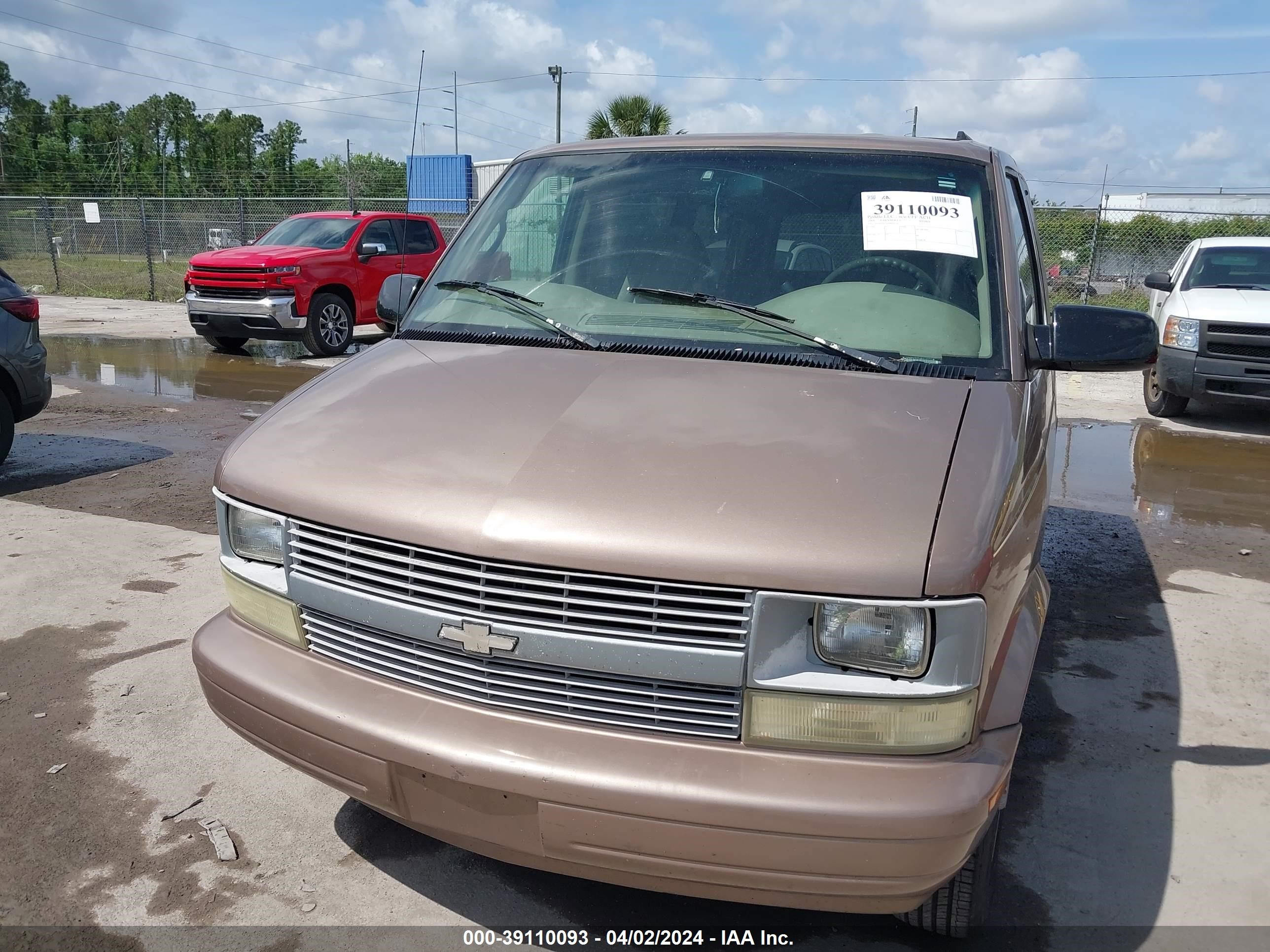 Photo 5 VIN: 1GNDM19X54B111592 - CHEVROLET ASTRO 