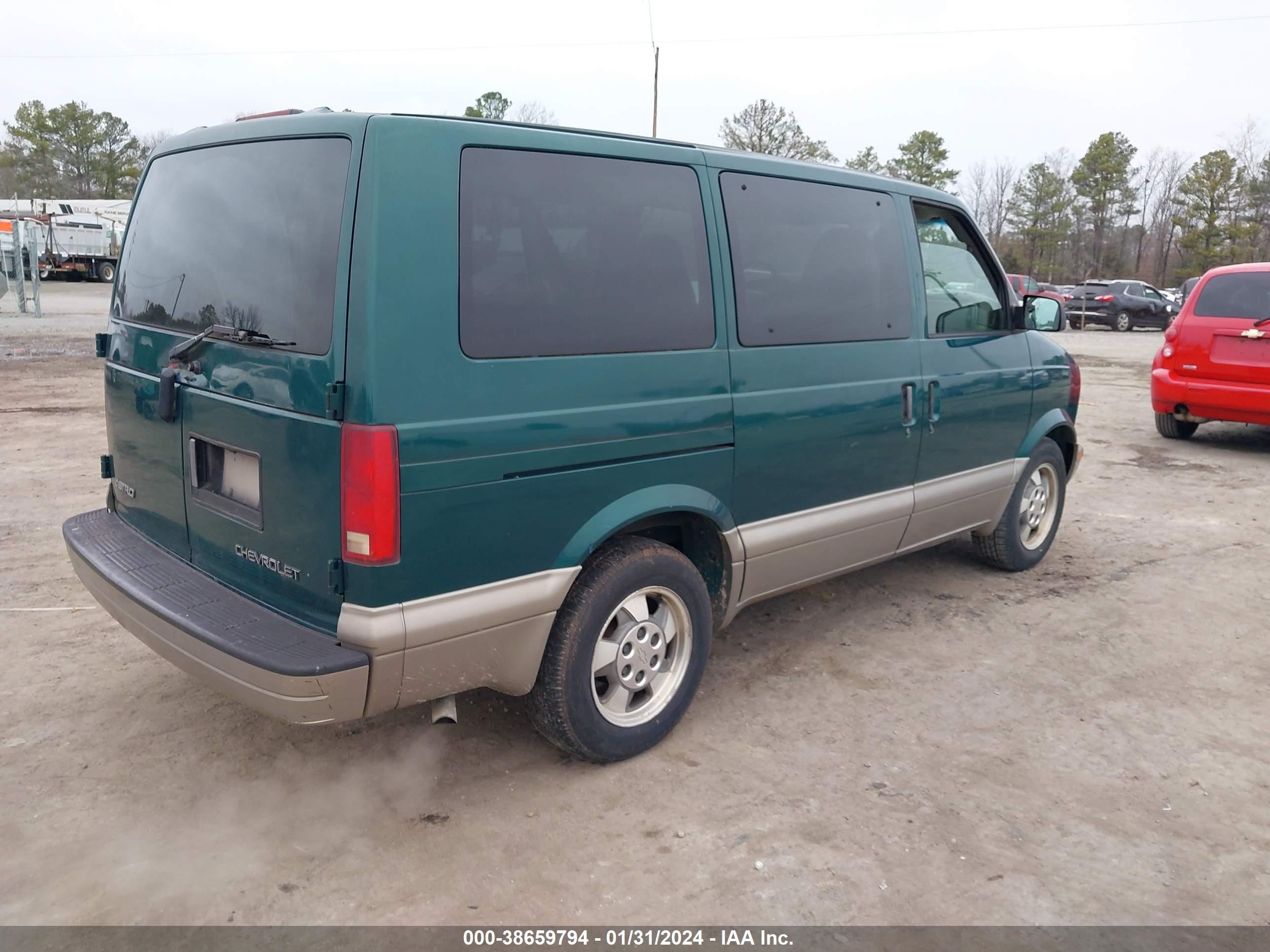 Photo 3 VIN: 1GNDM19X63B112474 - CHEVROLET ASTRO 