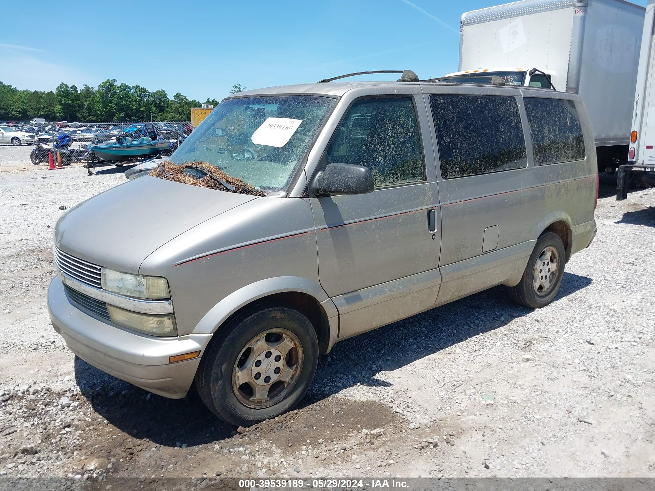 Photo 1 VIN: 1GNDM19X64B110953 - CHEVROLET ASTRO 