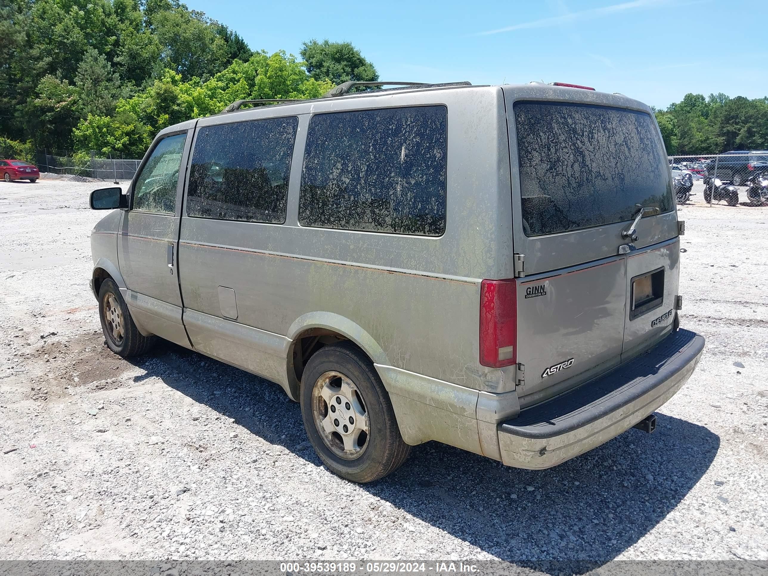 Photo 2 VIN: 1GNDM19X64B110953 - CHEVROLET ASTRO 