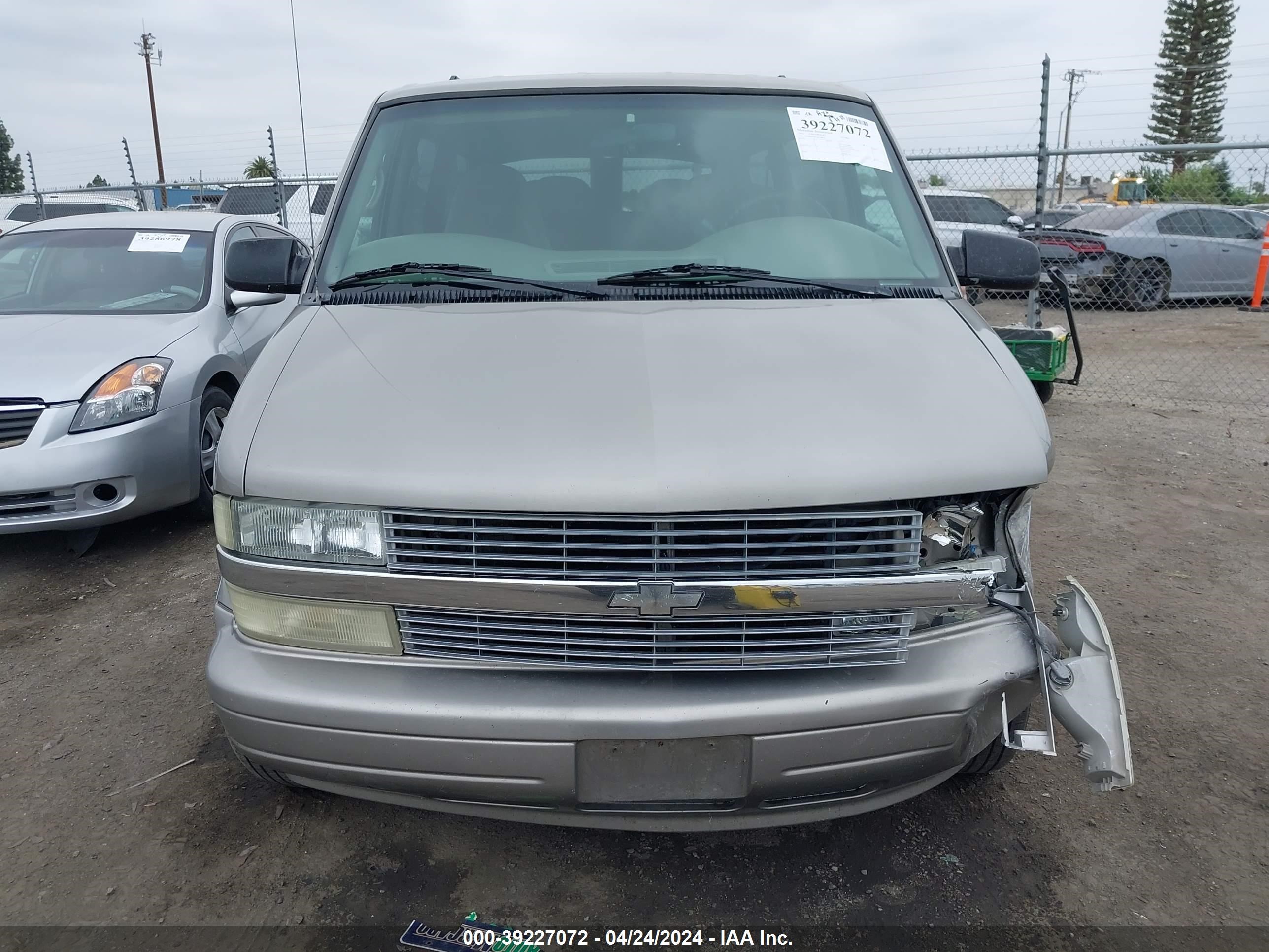 Photo 11 VIN: 1GNDM19X72B128844 - CHEVROLET ASTRO 