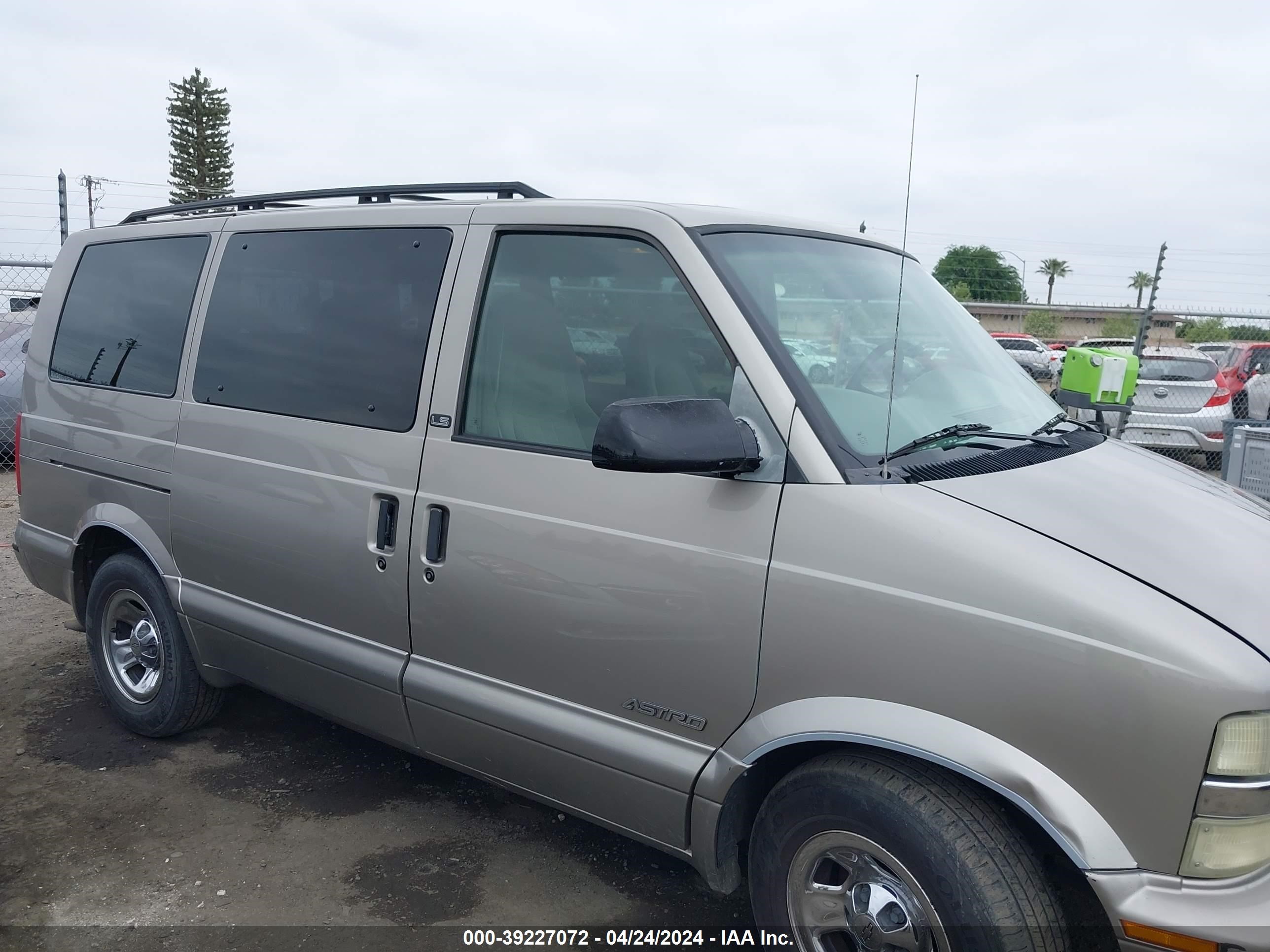 Photo 12 VIN: 1GNDM19X72B128844 - CHEVROLET ASTRO 