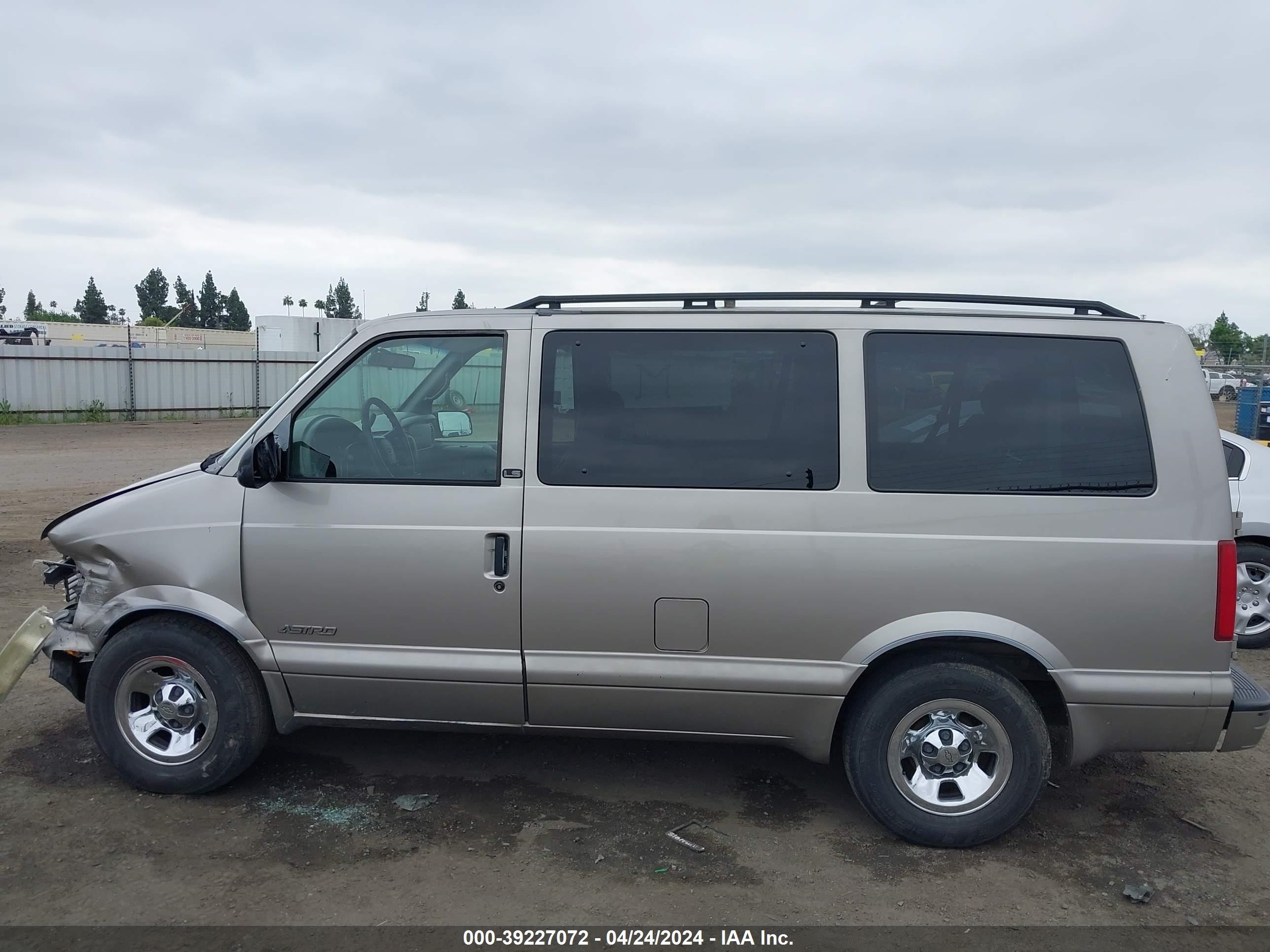 Photo 13 VIN: 1GNDM19X72B128844 - CHEVROLET ASTRO 