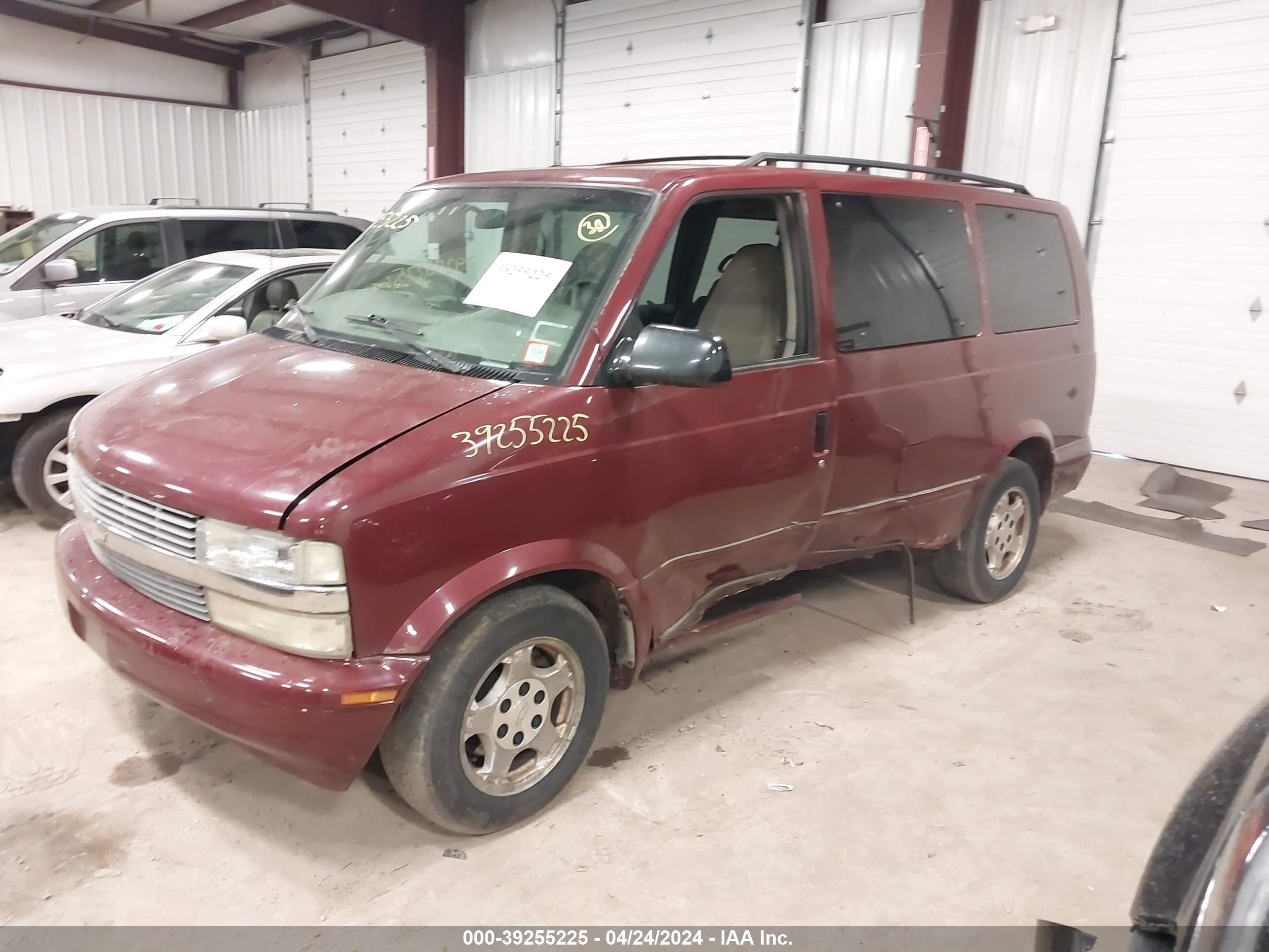 Photo 1 VIN: 1GNDM19X85B116819 - CHEVROLET ASTRO 