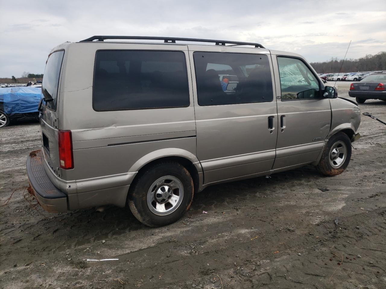 Photo 2 VIN: 1GNDM19X92B113505 - CHEVROLET ASTRO 